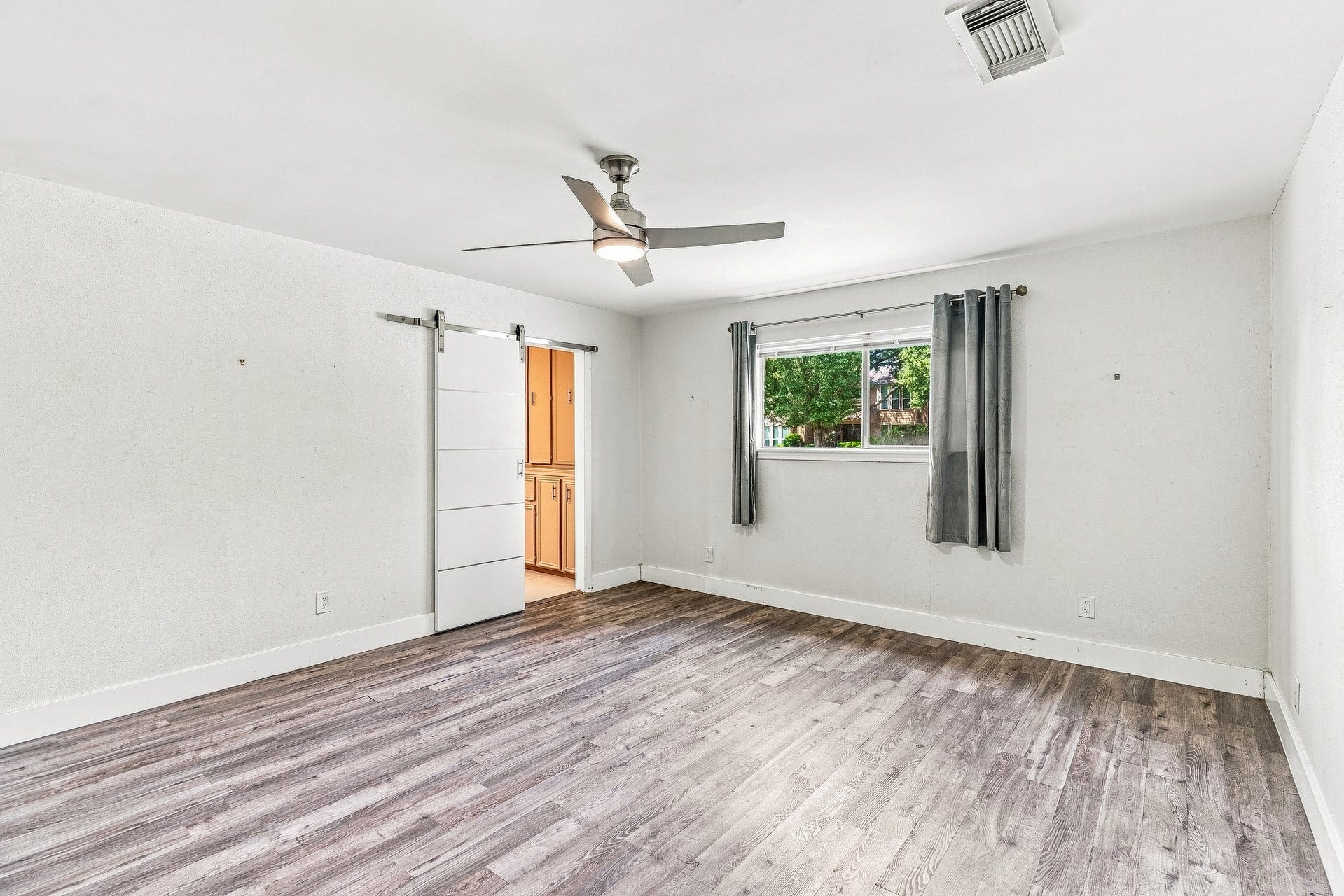 1135 Trowbridge Drive, Houston, TX 77062