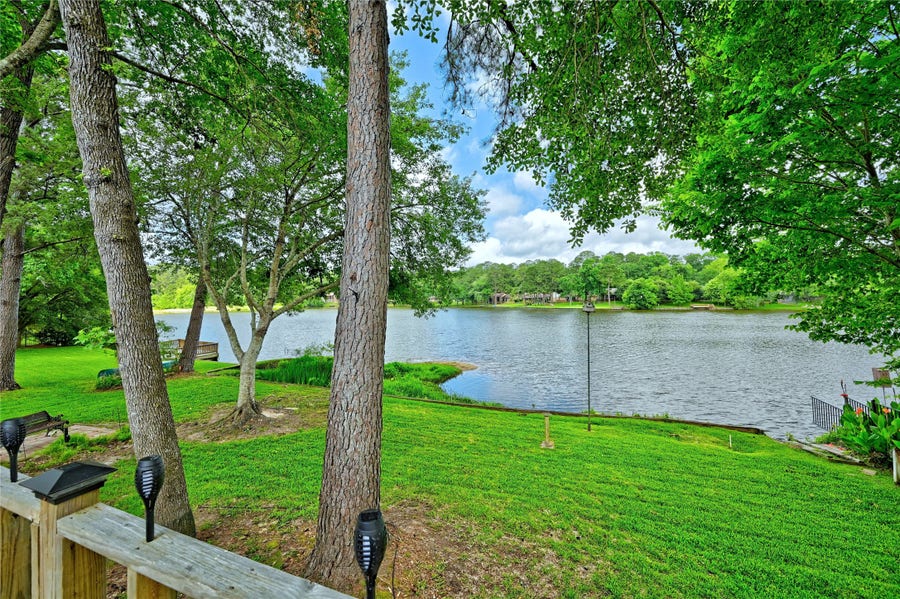 Property photo for 1925 East Lake Drive, Huntsville, TX