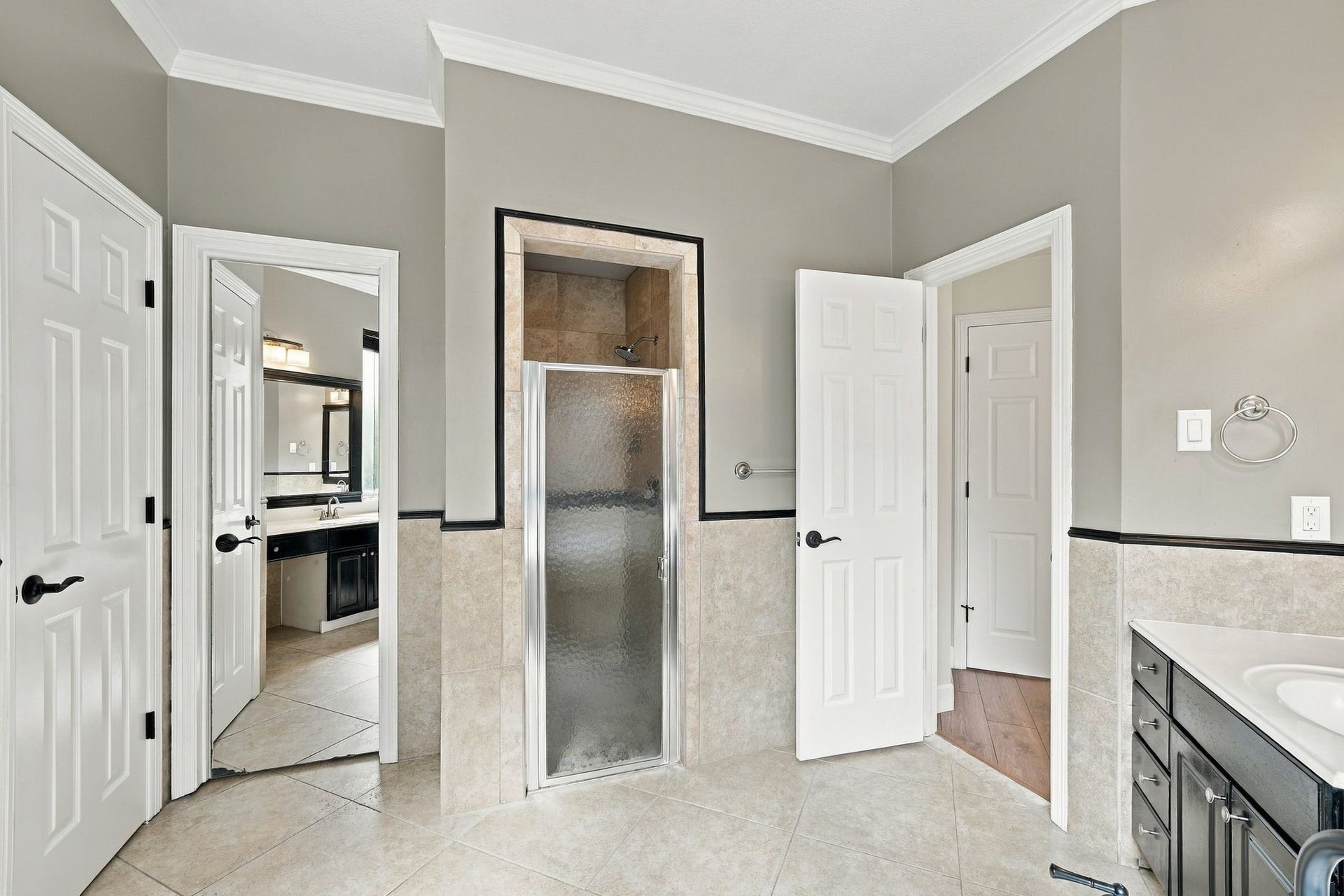 1065 Heritage Lane, Conroe, TX 77304 Stand alone shower with glass door, full length mirror on the walk in closet door.
