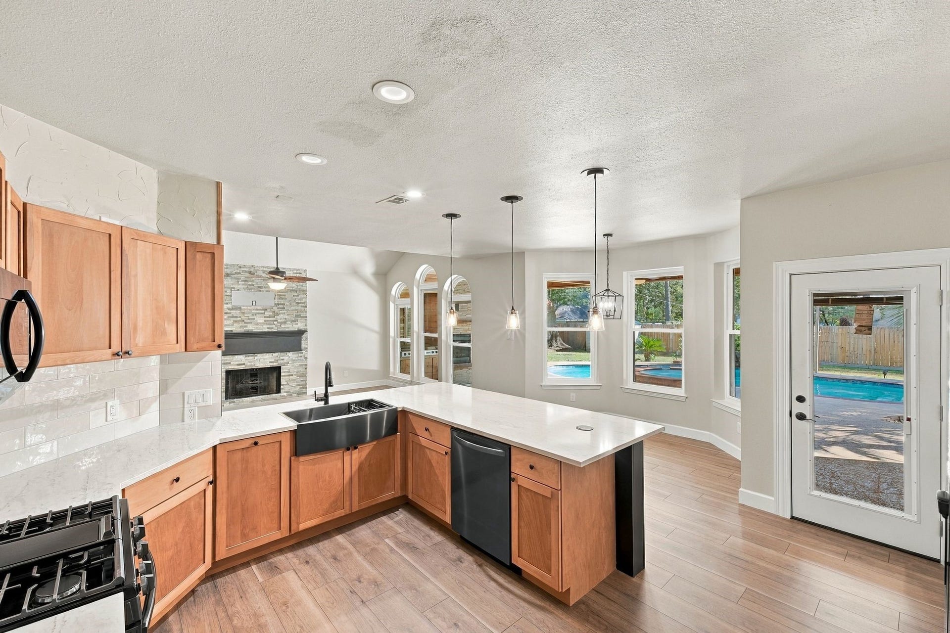 1065 Heritage Lane, Conroe, TX 77304 So much storage in these recently replaced cabinets!