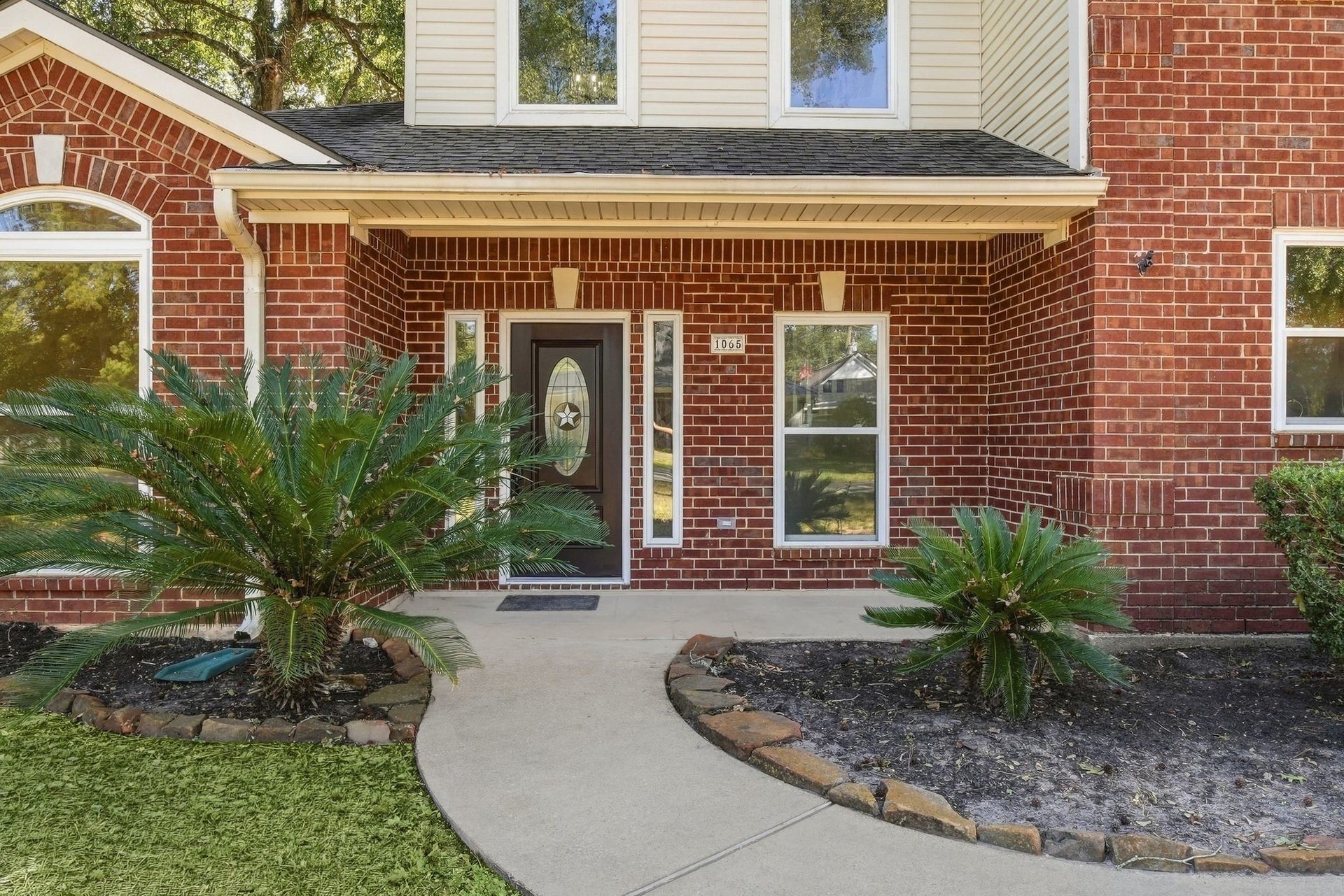 1065 Heritage Lane, Conroe, TX 77304 Let's go inside!