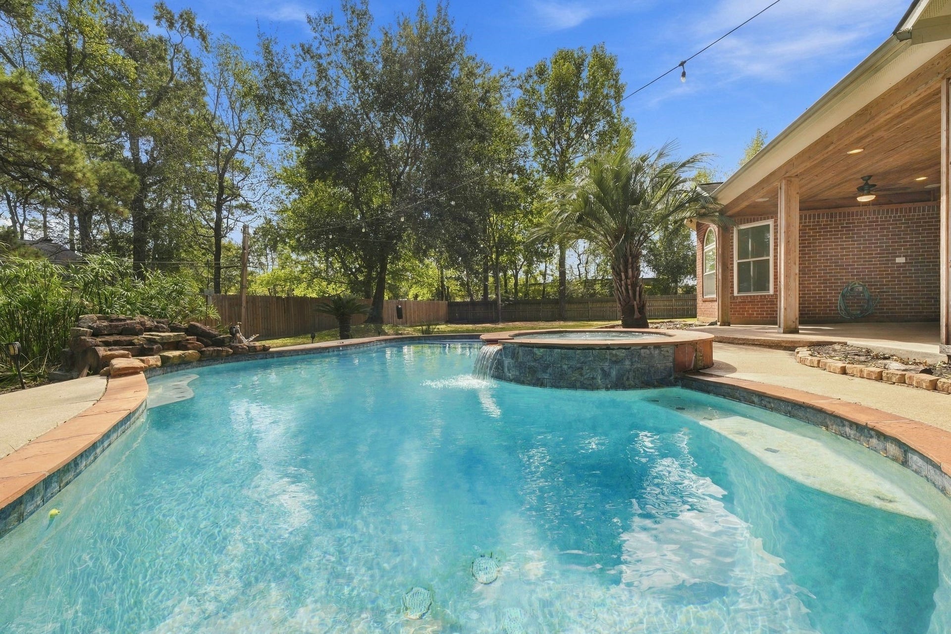 1065 Heritage Lane, Conroe, TX 77304 Another look at this pool with a peek to the right of the covered patio!