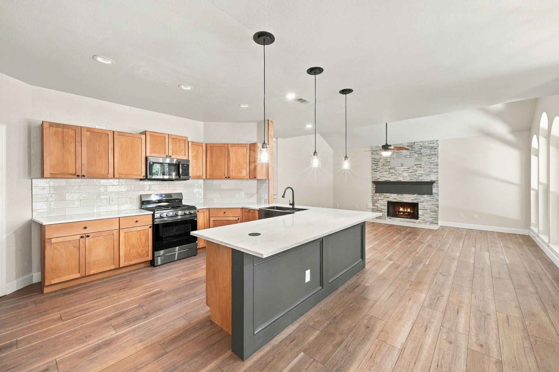 1065 Heritage Lane, Conroe, TX 77304 Look at all of this space! Your house will be the place to entertain! Updated tile back splash, and a pop up power outlet in the top of the island!
