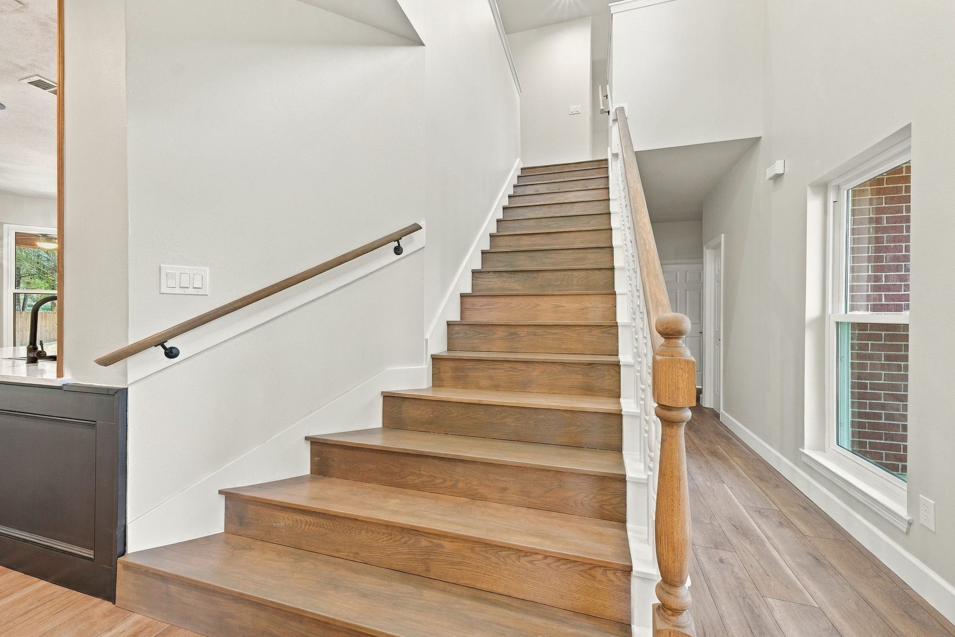1065 Heritage Lane, Conroe, TX 77304 Let's head upstairs! Notice even the stairs have updated flooring!