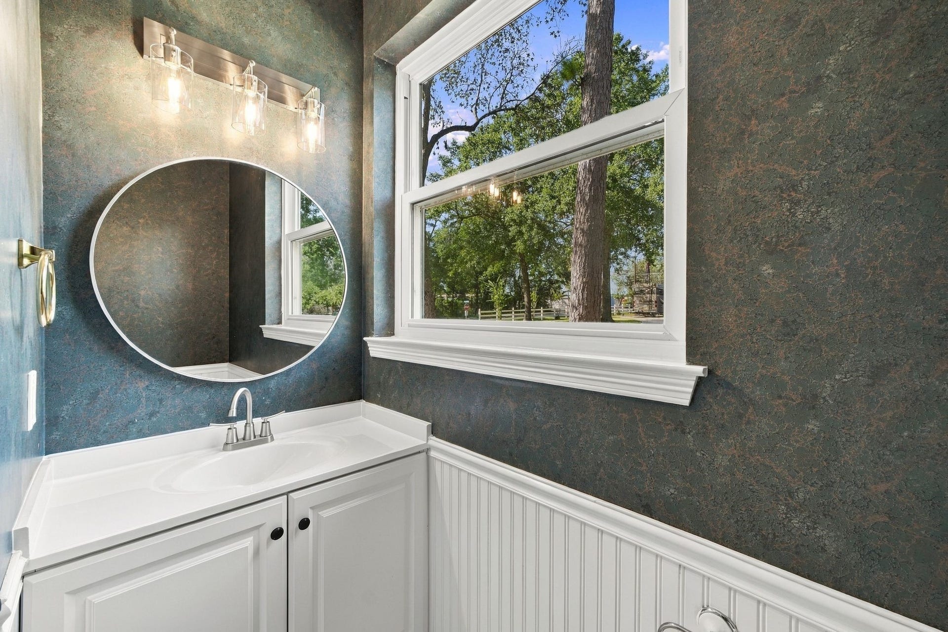 1065 Heritage Lane, Conroe, TX 77304 Another pic of the half bath downstairs.