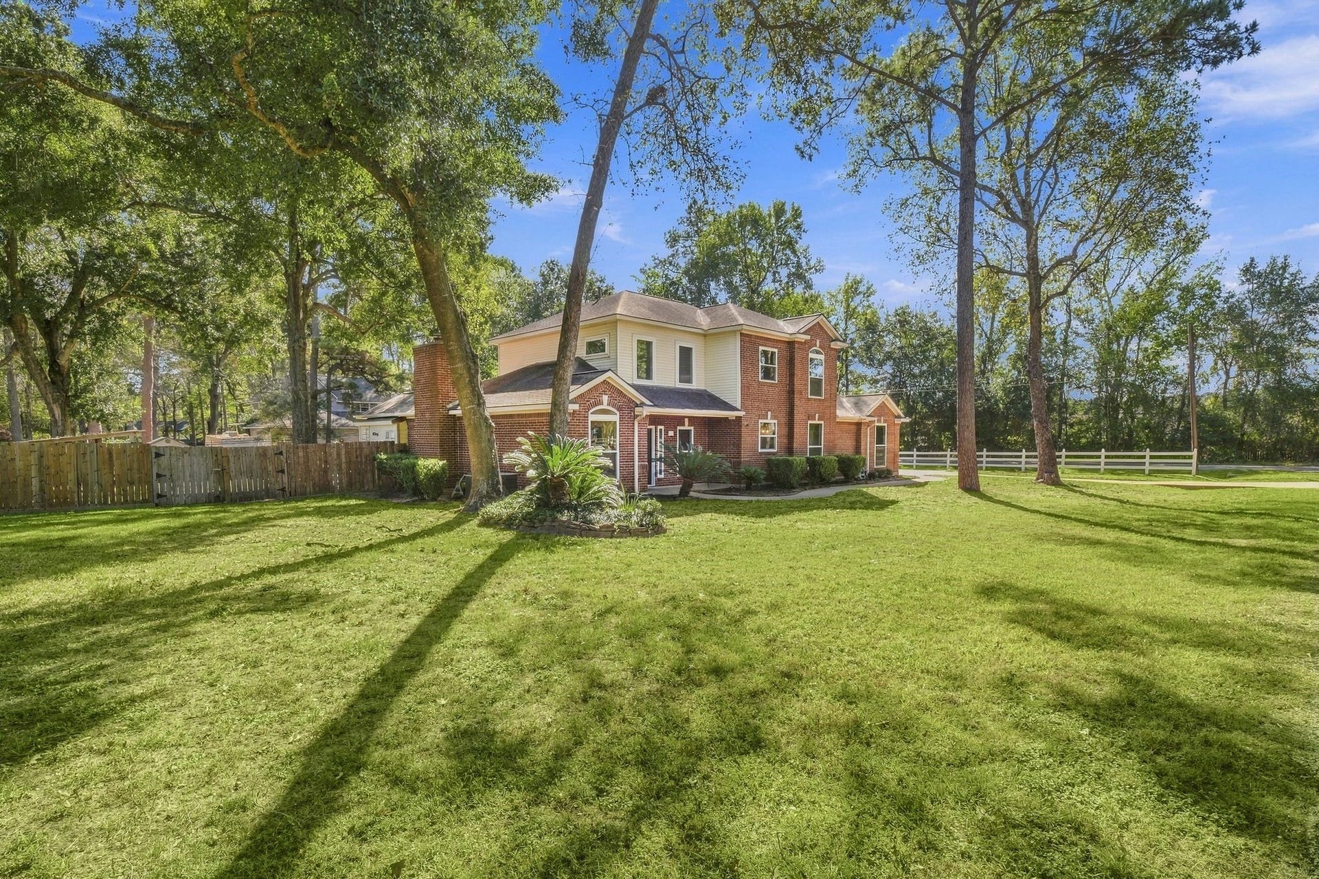 1065 Heritage Lane, Conroe, TX 77304 Set on an approximate half acre lot with a gorgeous pool and outdoor kitchen!