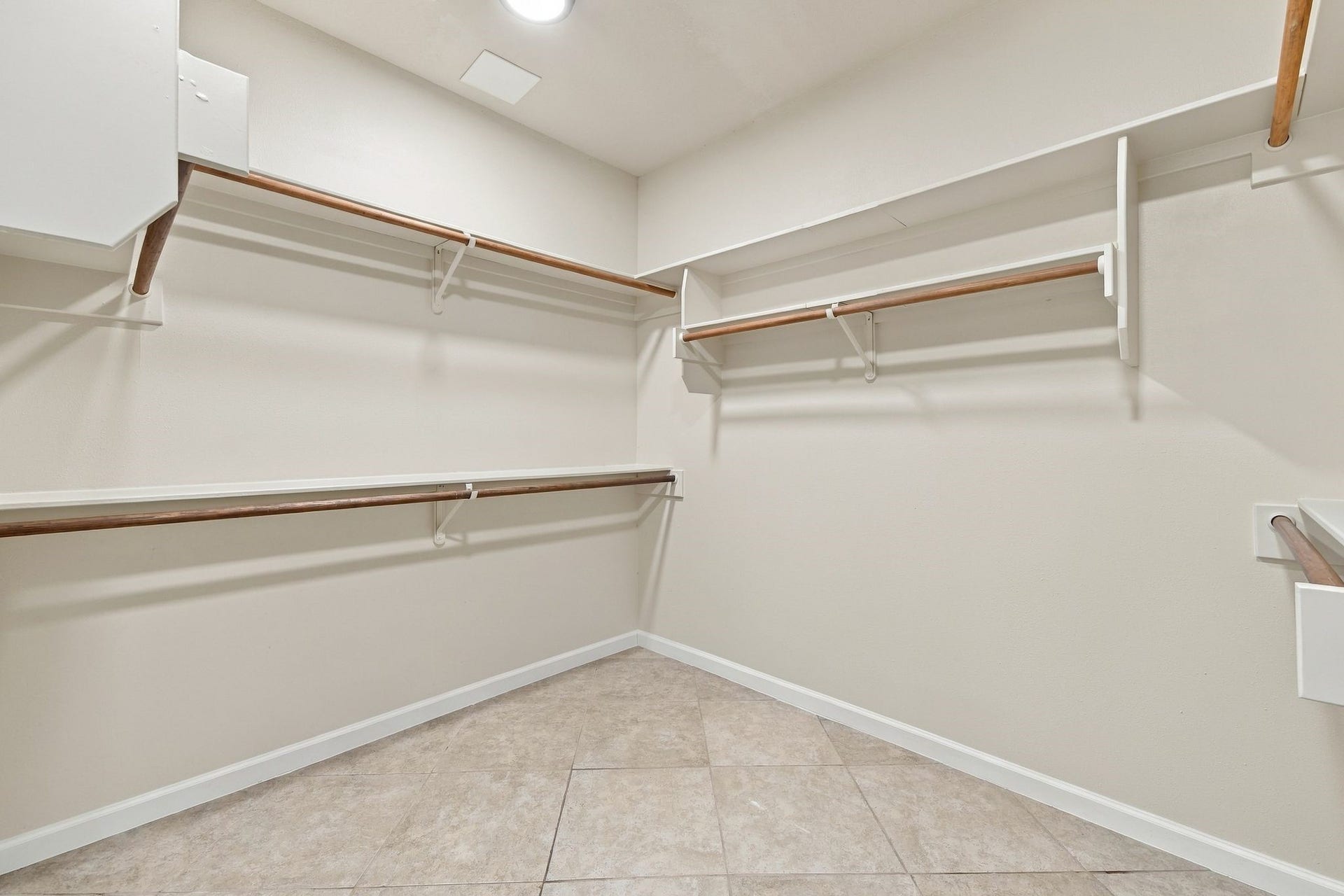 1065 Heritage Lane, Conroe, TX 77304 Look at this huge walk in closet in the primary bedroom! Wow! You will finally get organized!
