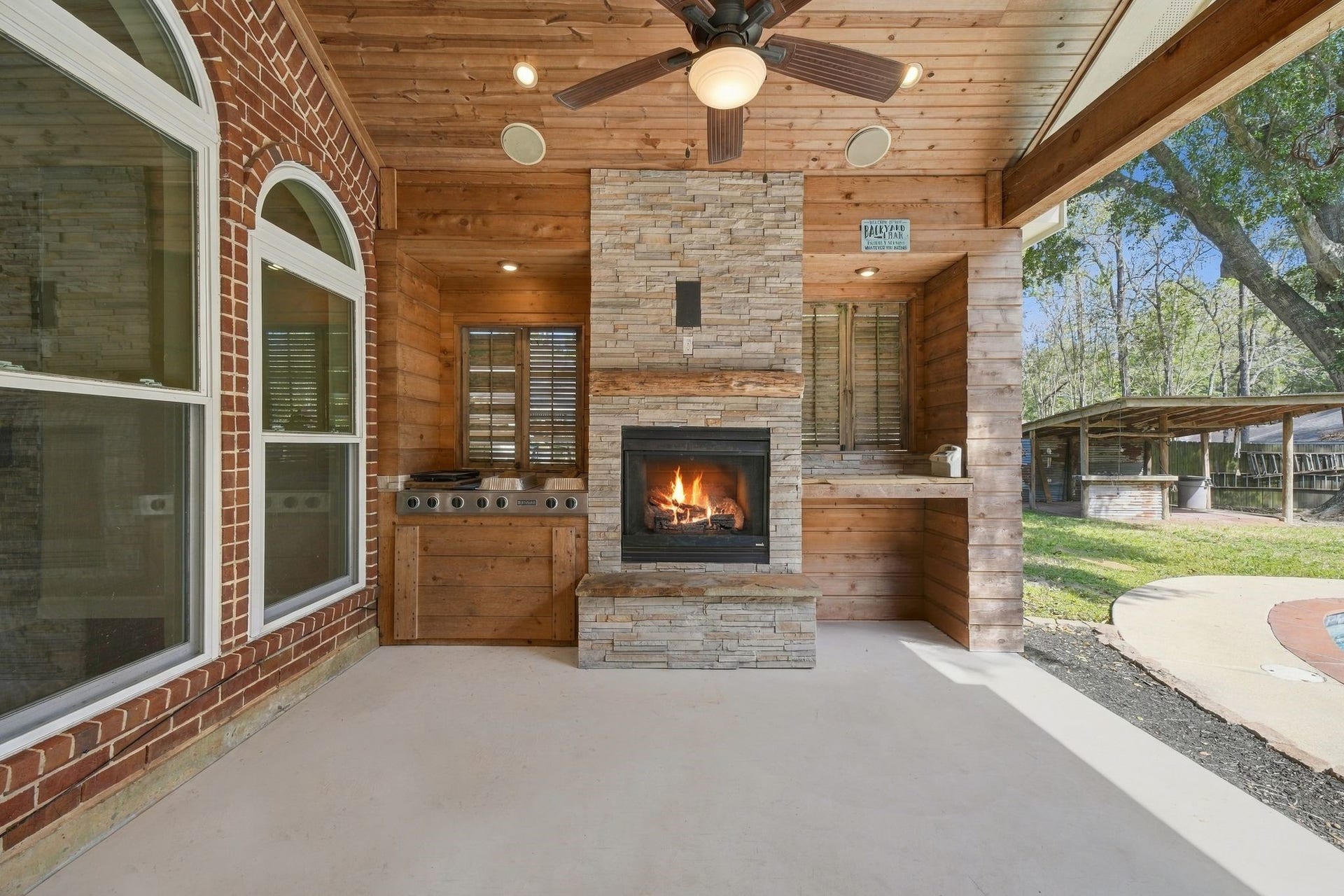 1065 Heritage Lane, Conroe, TX 77304 A closer look at this gorgeous outdoor kitchen and fire place!