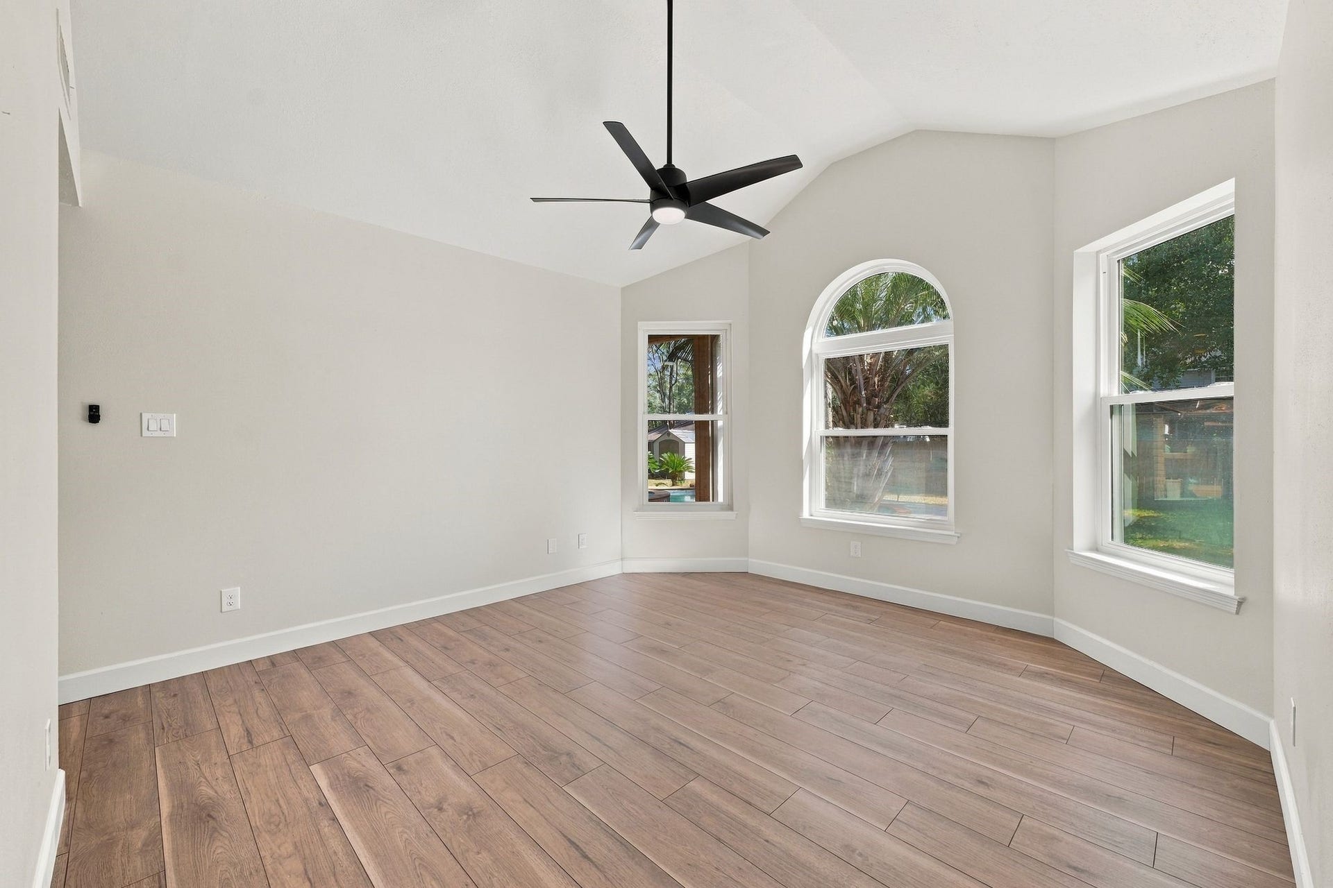 1065 Heritage Lane, Conroe, TX 77304 Great views of the backyard oasis from the primary bedroom!