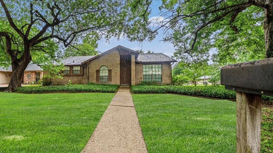 Property photo for 2702 Meandering Trail, Houston, TX