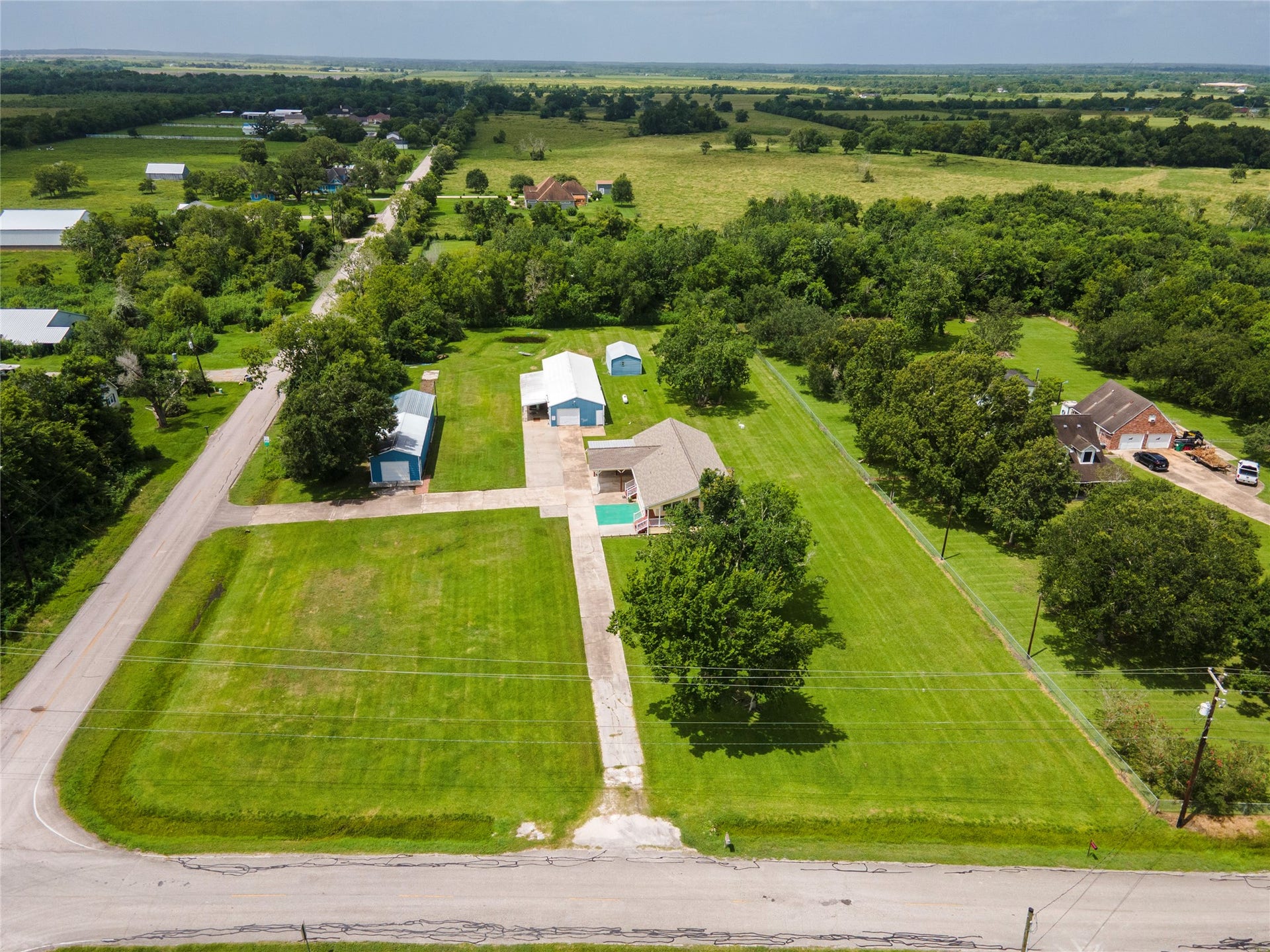 5710 County Road 166, Alvin, TX 77511 5710 County Road 166, Alvin, TX 77511