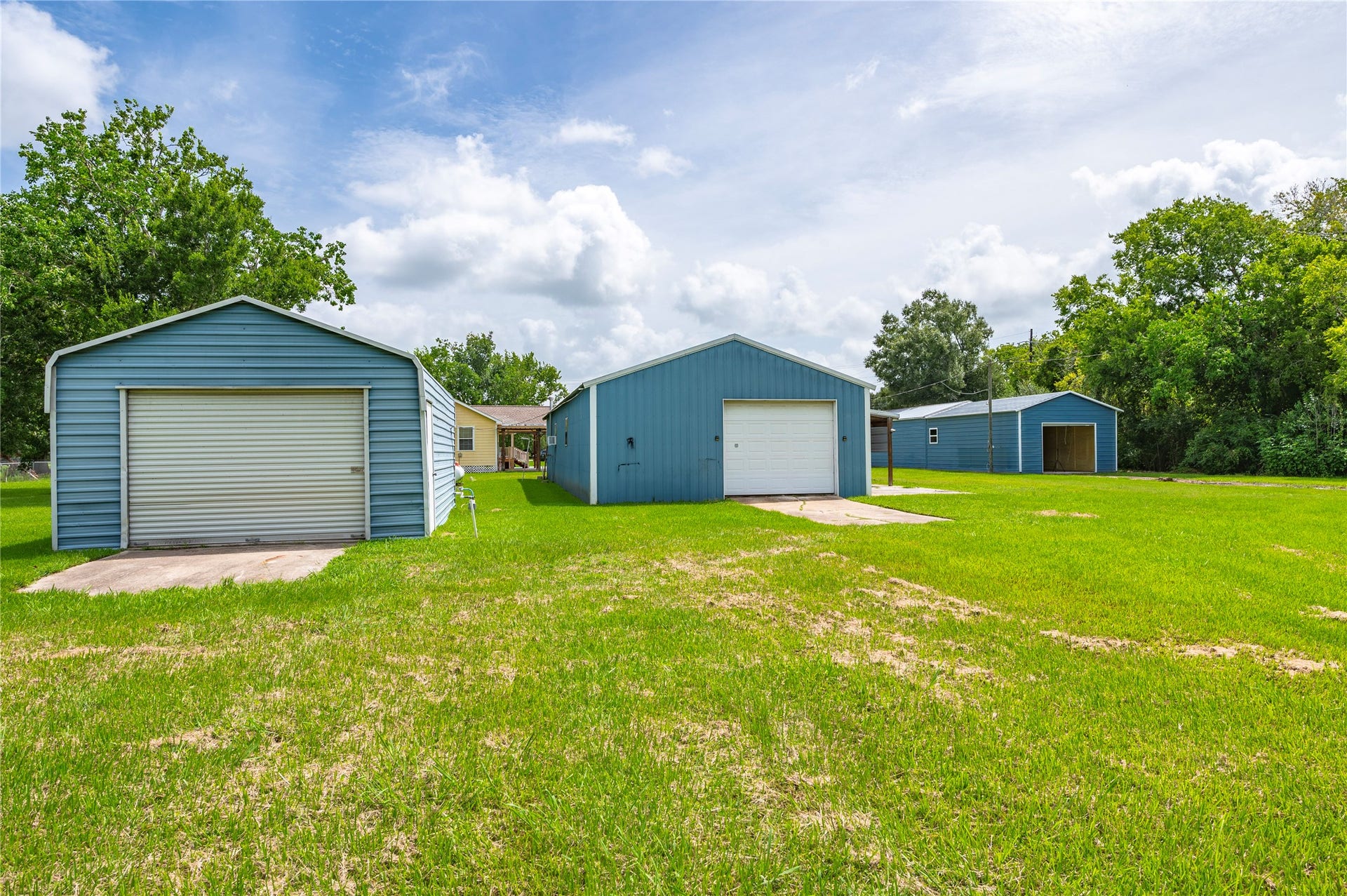 5710 County Road 166, Alvin, TX 77511 5710 County Road 166, Alvin, TX 77511