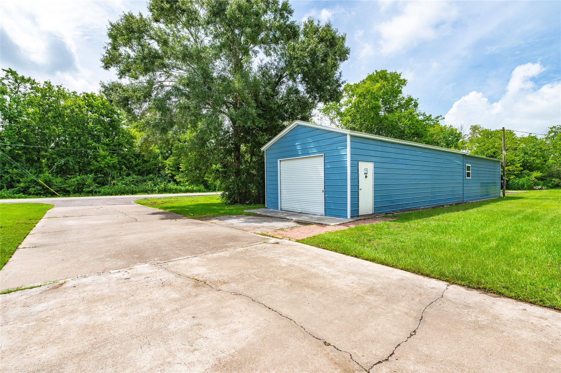 5710 County Road 166, Alvin, TX 77511 5710 County Road 166, Alvin, TX 77511