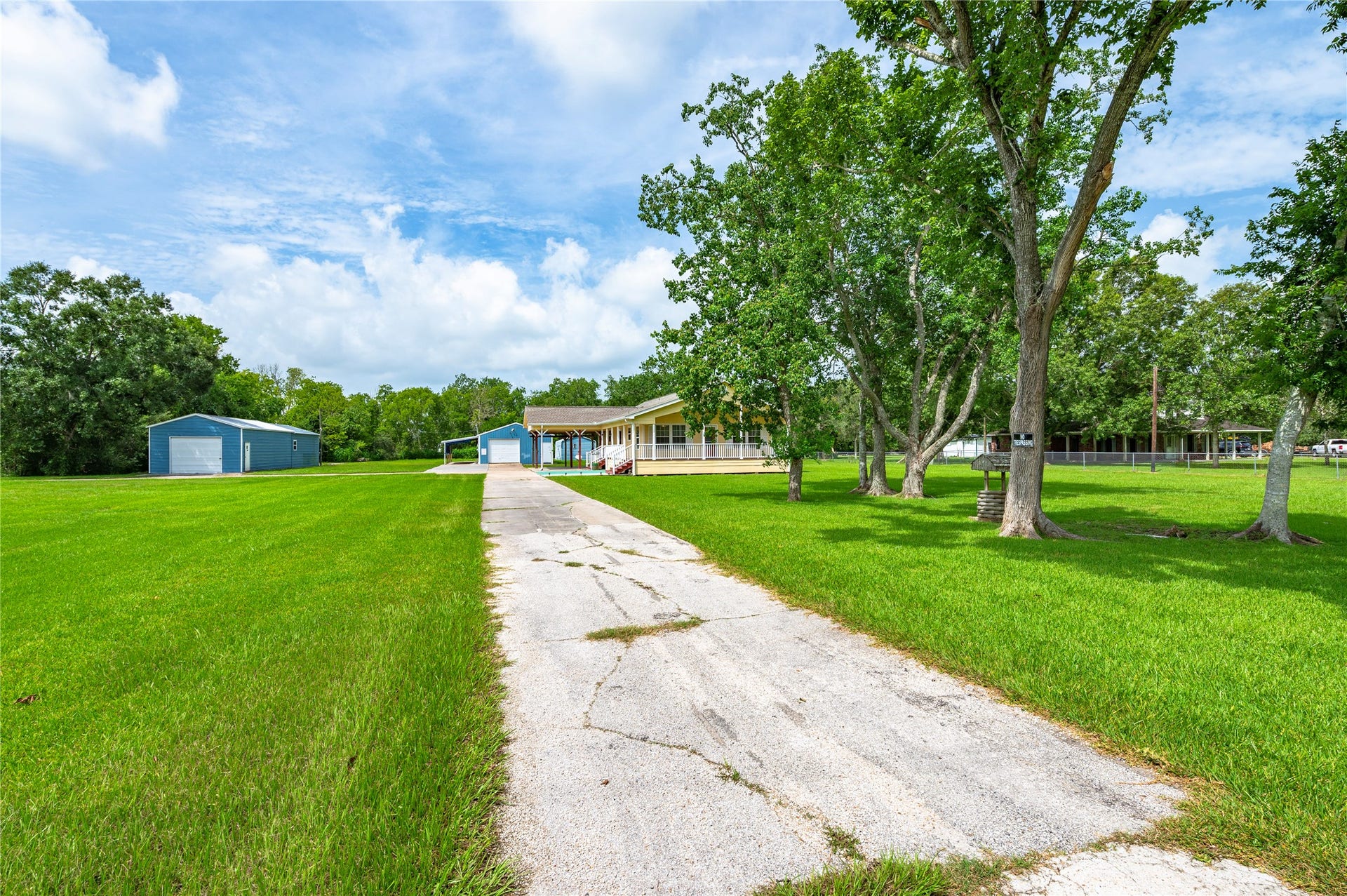 5710 County Road 166, Alvin, TX 77511 5710 County Road 166, Alvin, TX 77511