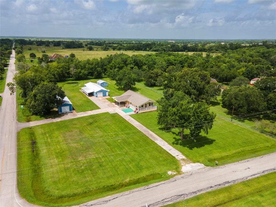 Property photo for 5710 County Road 166, Alvin, TX