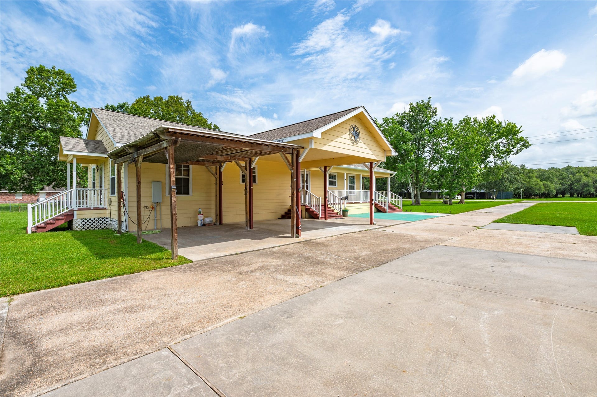 5710 County Road 166, Alvin, TX 77511 5710 County Road 166, Alvin, TX 77511
