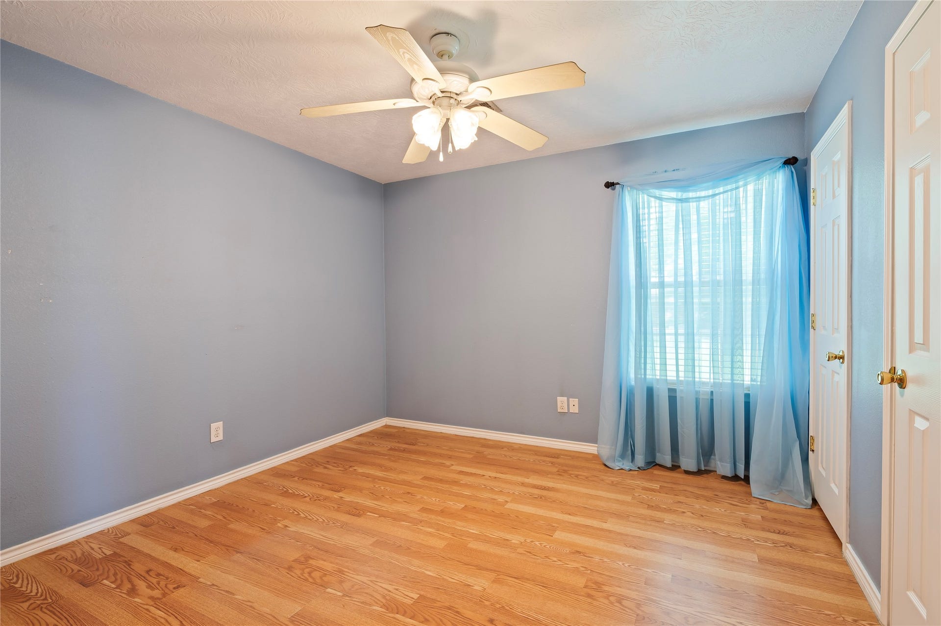 5710 County Road 166, Alvin, TX 77511 5710 County Road 166, Alvin, TX 77511