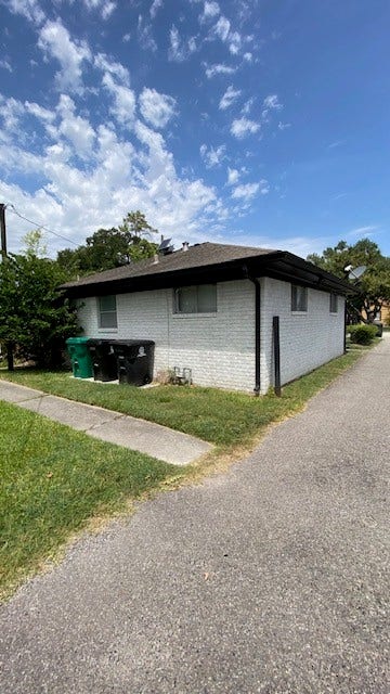 222 Caplin Street, Houston, TX 77022 222 Caplin Street, Houston, TX 77022