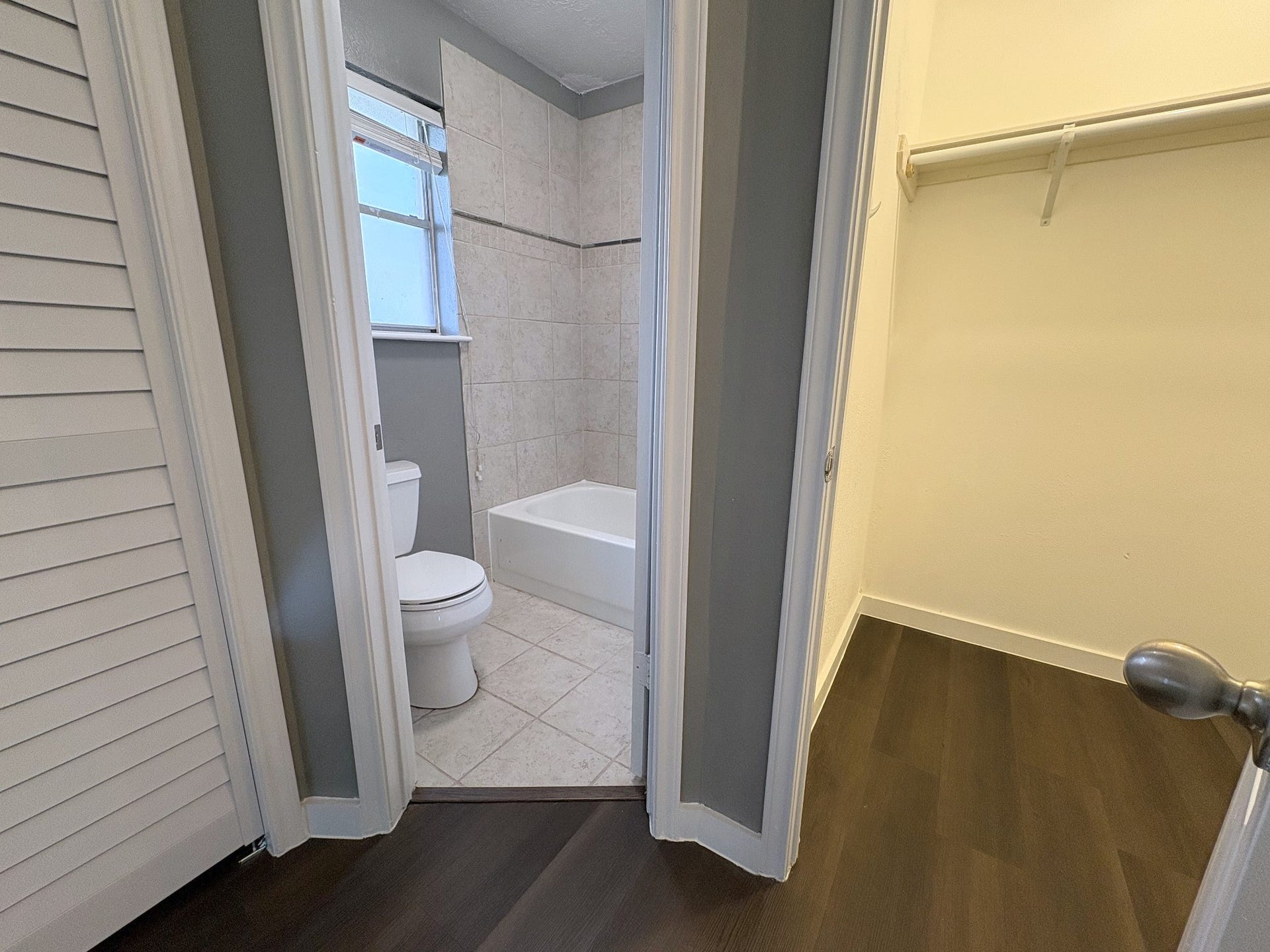 1015 Sugarfield Court, Sugar Land, TX 77498 Ensuite bath and lots of closet space