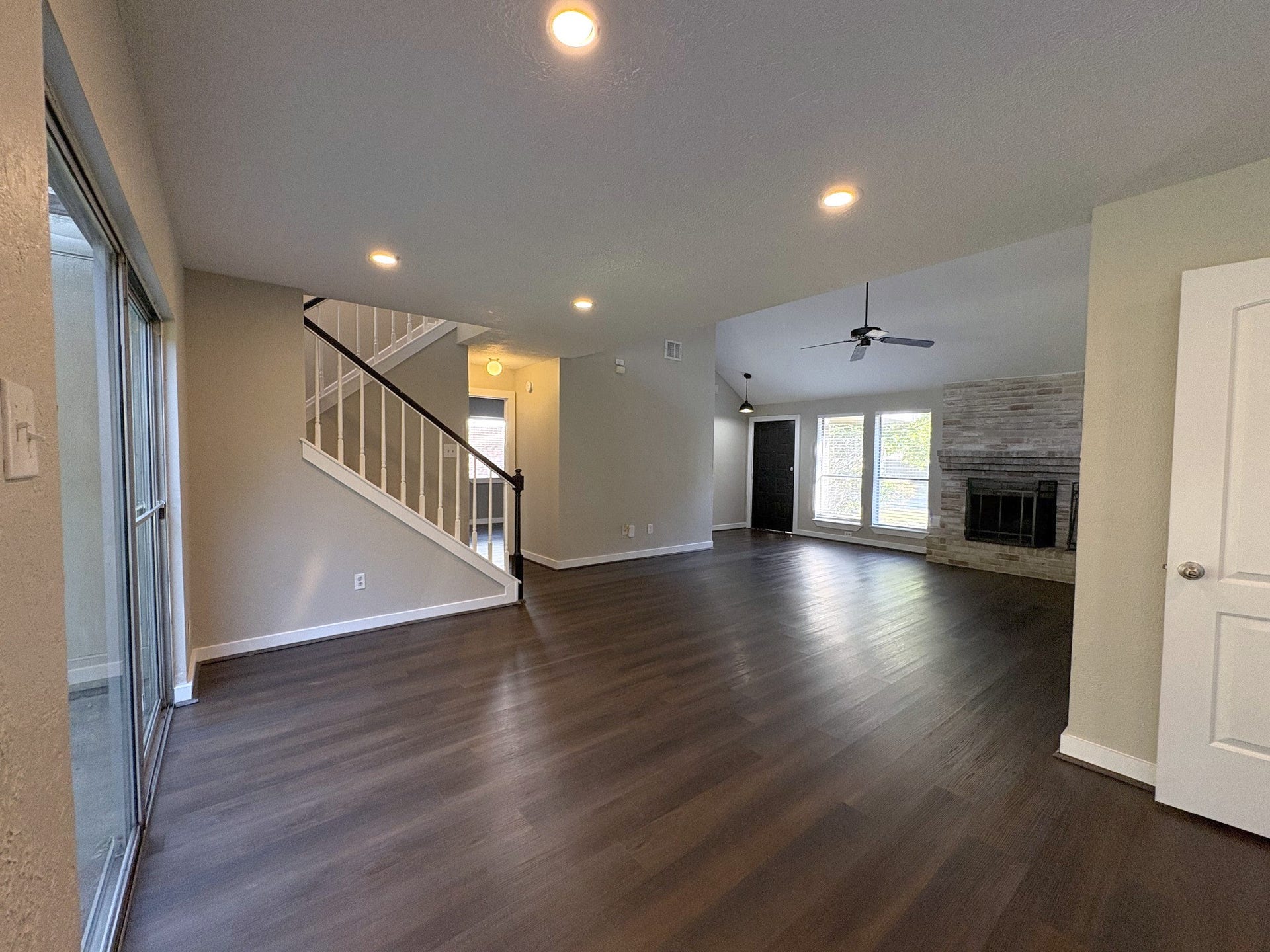 1015 Sugarfield Court, Sugar Land, TX 77498 Looking from the breakfast bar toward the living area and front door