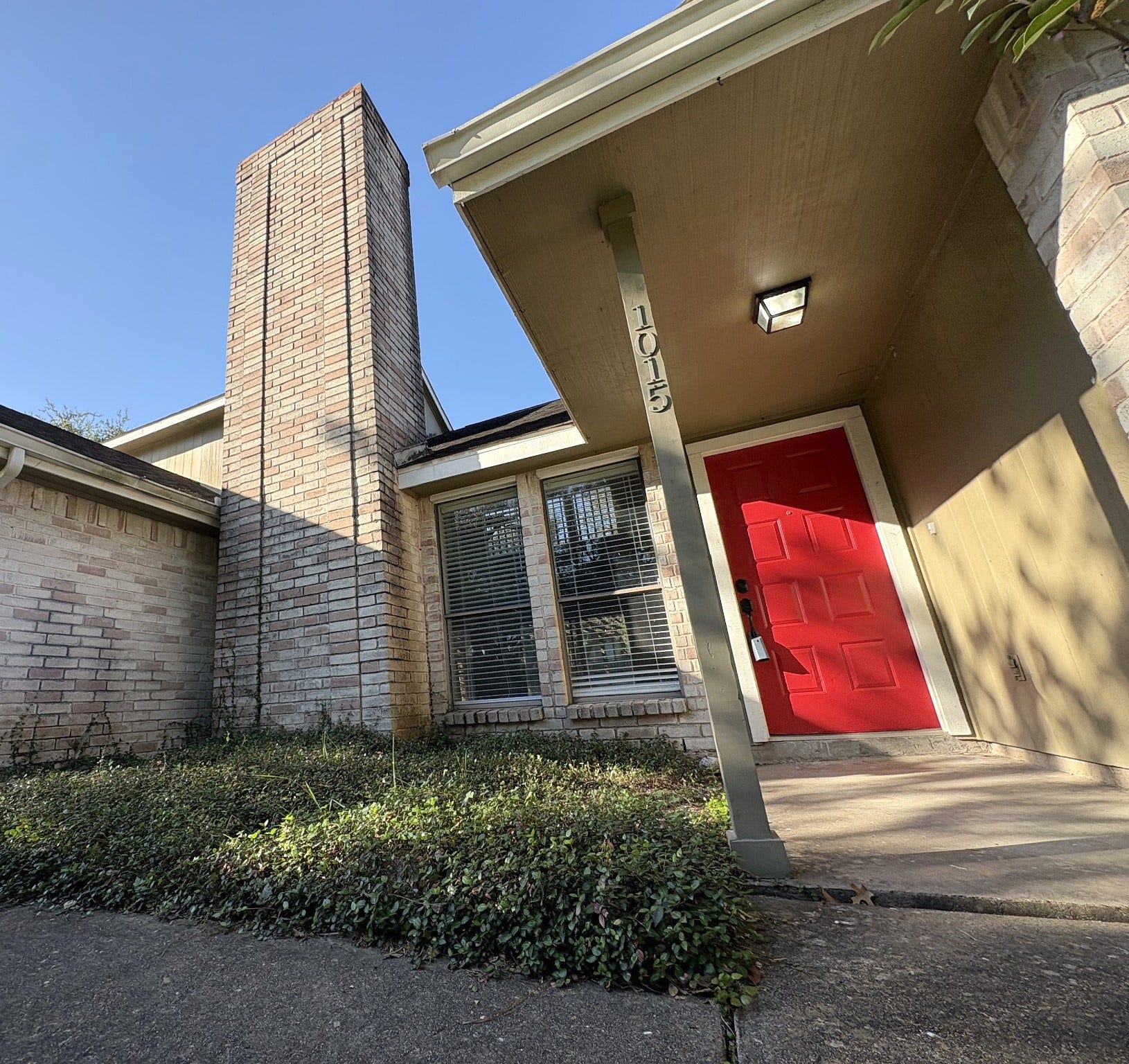 1015 Sugarfield Court, Sugar Land, TX 77498 Bright and cheerful red front door welcomes your guests in style