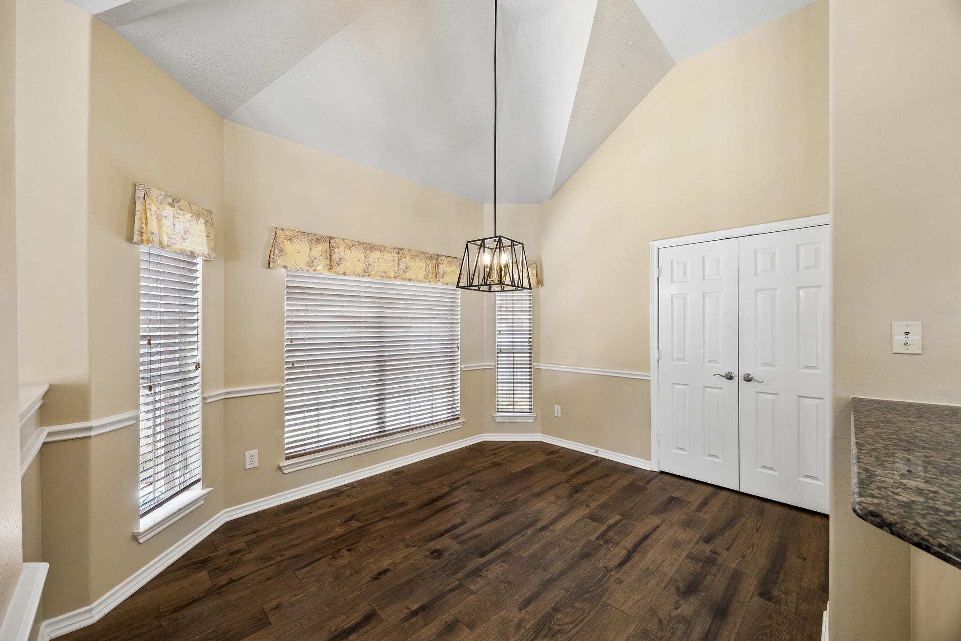 Bright and spacious breakfast room surrounded by windows that bring in abundant natural light. Conveniently located just off the kitchen, this flexible dining space is perfect for casual meals and everyday gatherings.