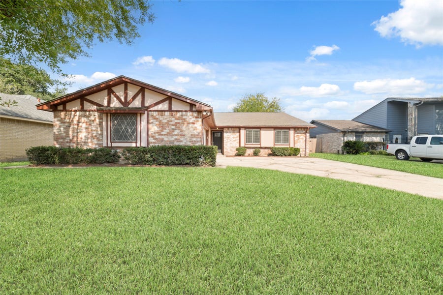 Property photo for 10522 Northview Drive, Houston, TX