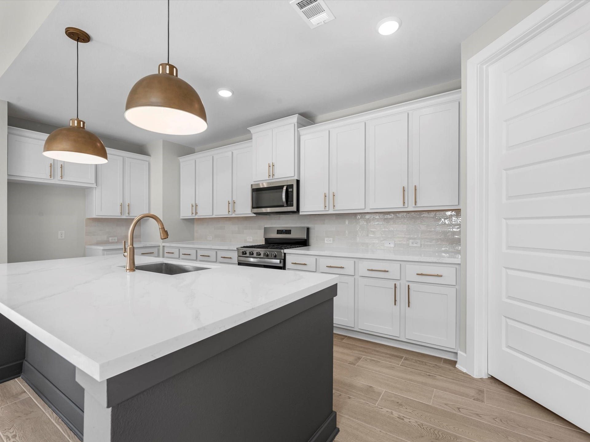 389 Mulberry Creek Street, Conroe, TX 77304 Representative image; features, selections and colors may vary.