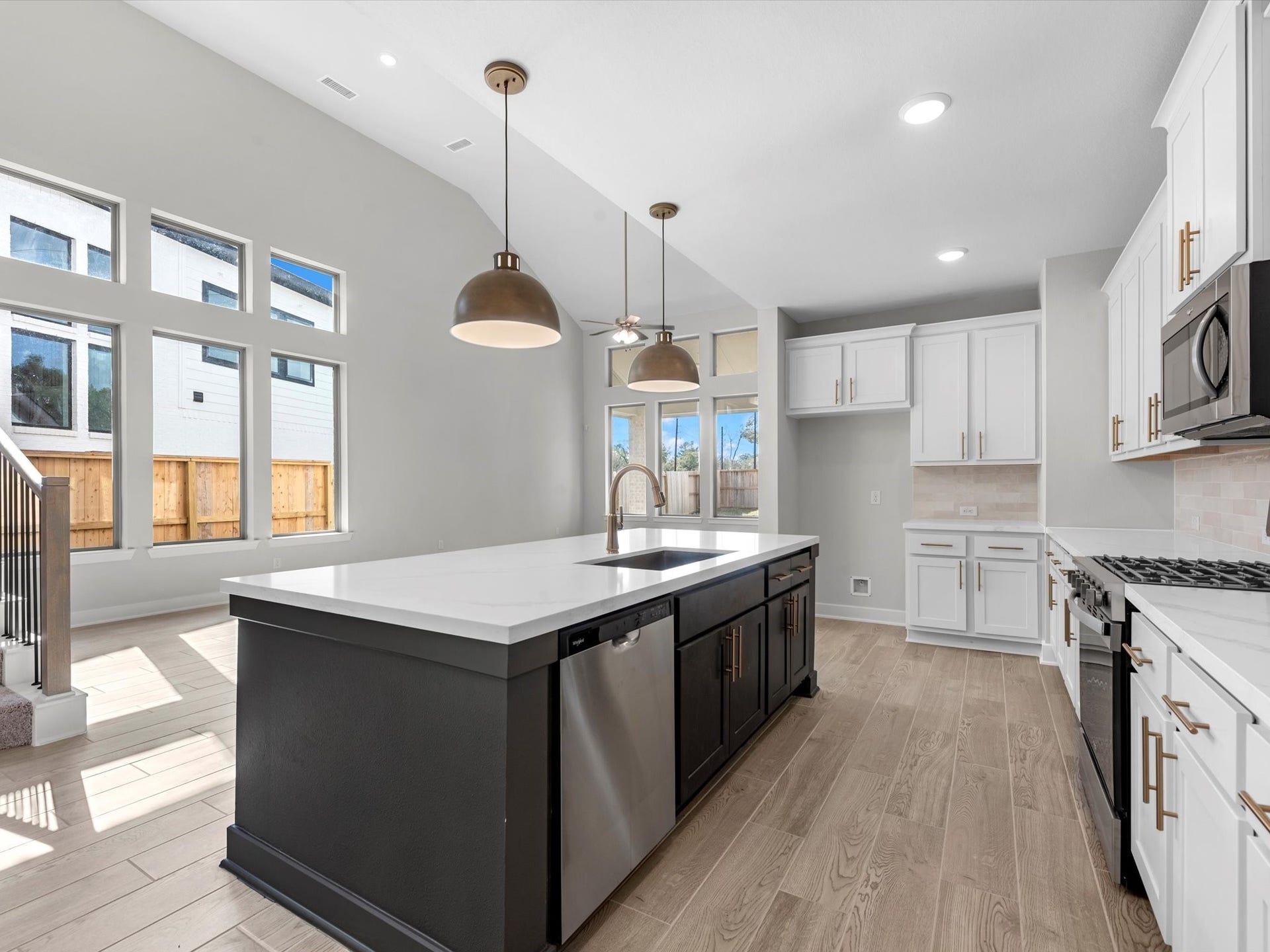 389 Mulberry Creek Street, Conroe, TX 77304 Representative image; features, selections and colors may vary.
