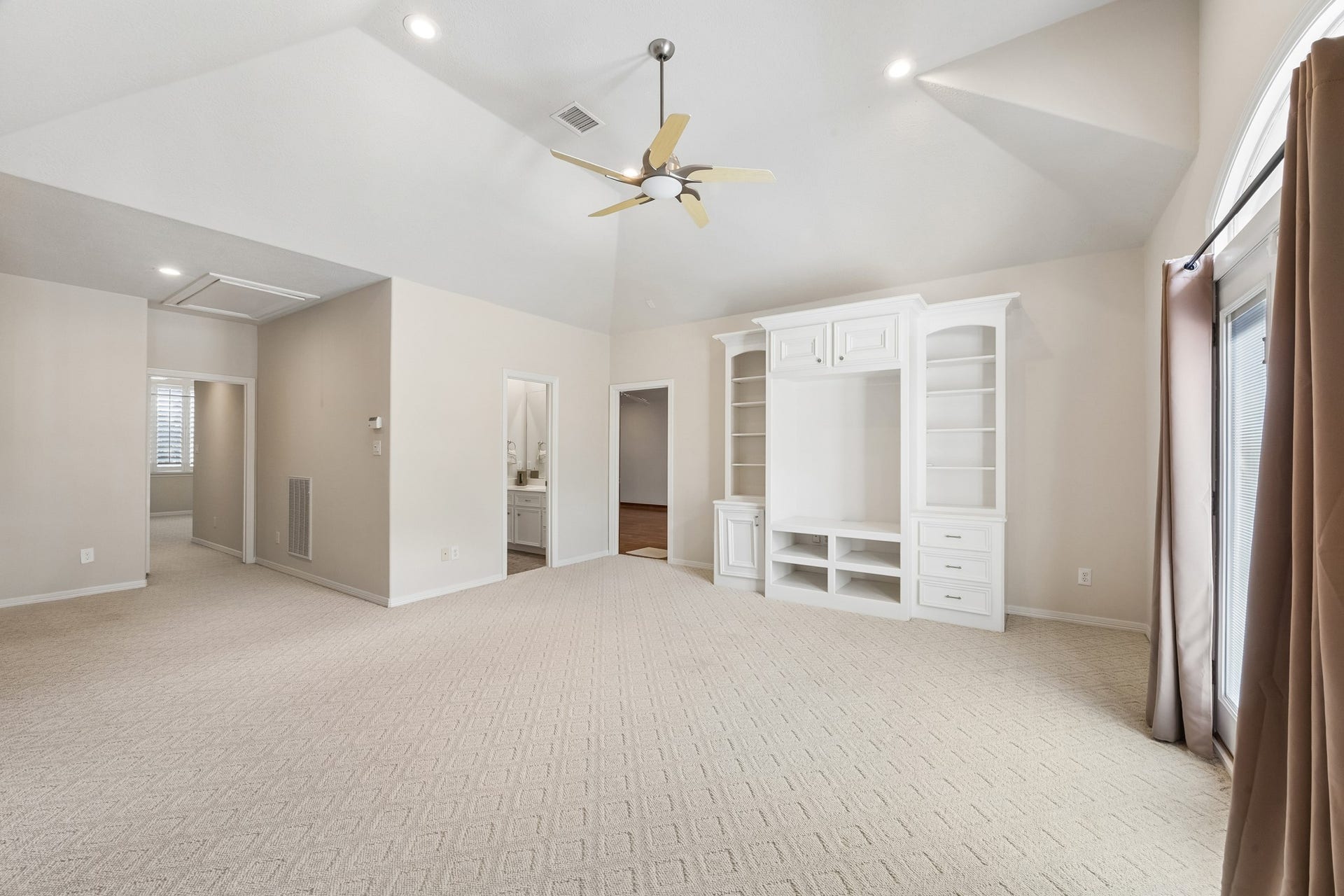2731 Lakecrest Drive, Pearland, TX 77584 Space for everyone . . . upstairs features 3 bedrooms and 2 baths as well.