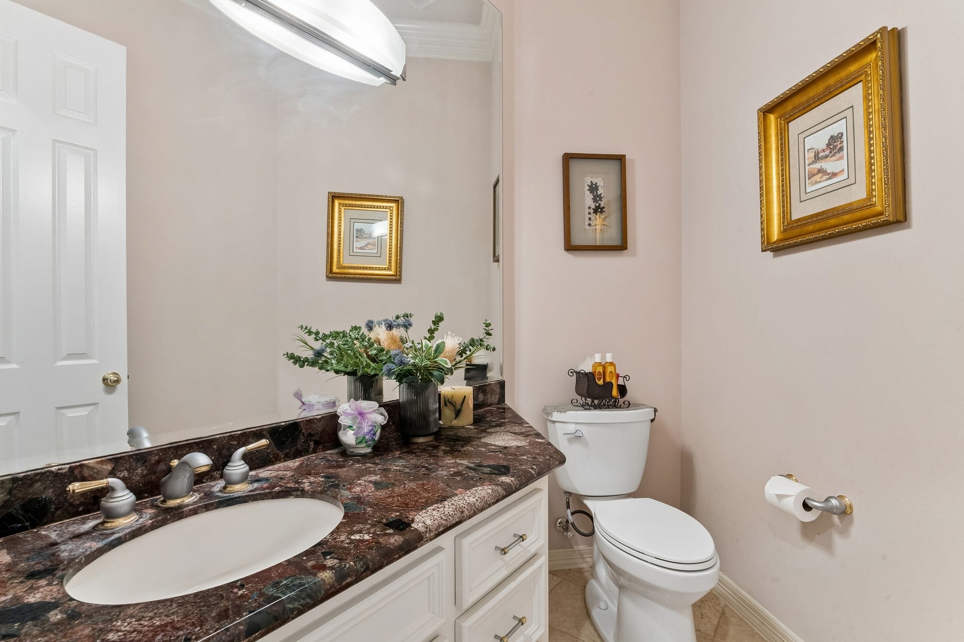 2731 Lakecrest Drive, Pearland, TX 77584 Powder room off of the entry.