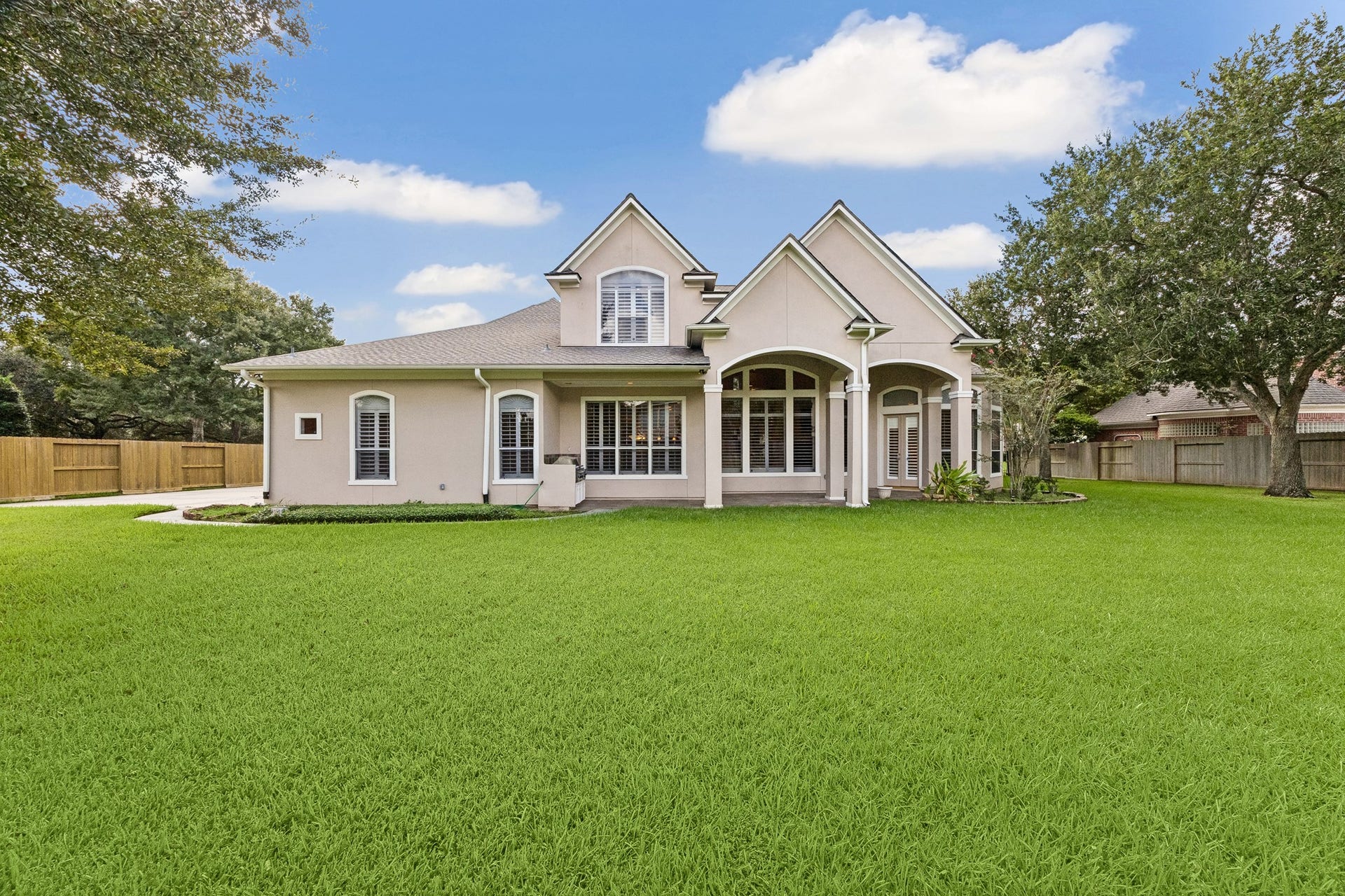 2731 Lakecrest Drive, Pearland, TX 77584 Huge back yard is ideal for entertaining . . .