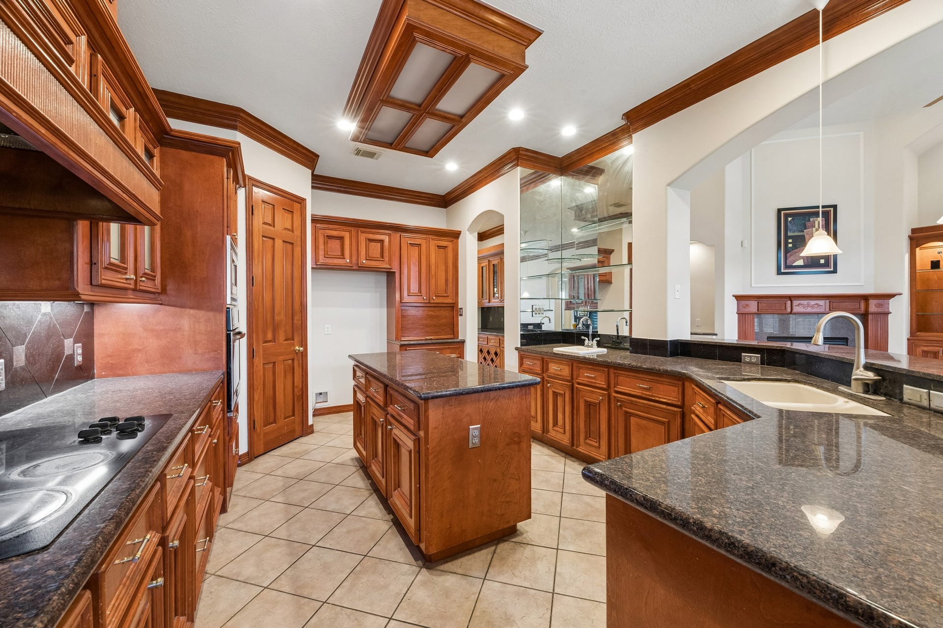 2731 Lakecrest Drive, Pearland, TX 77584 Plenty of space for the chef(s) in your house!