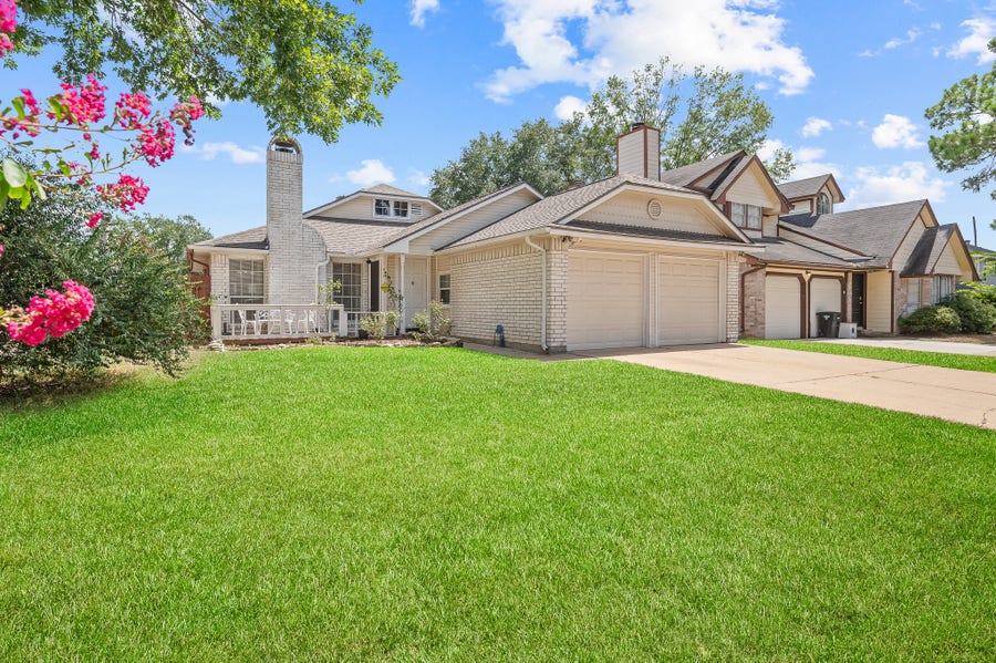 Property photo for 19419 Lake Hollow Lane, Houston, TX