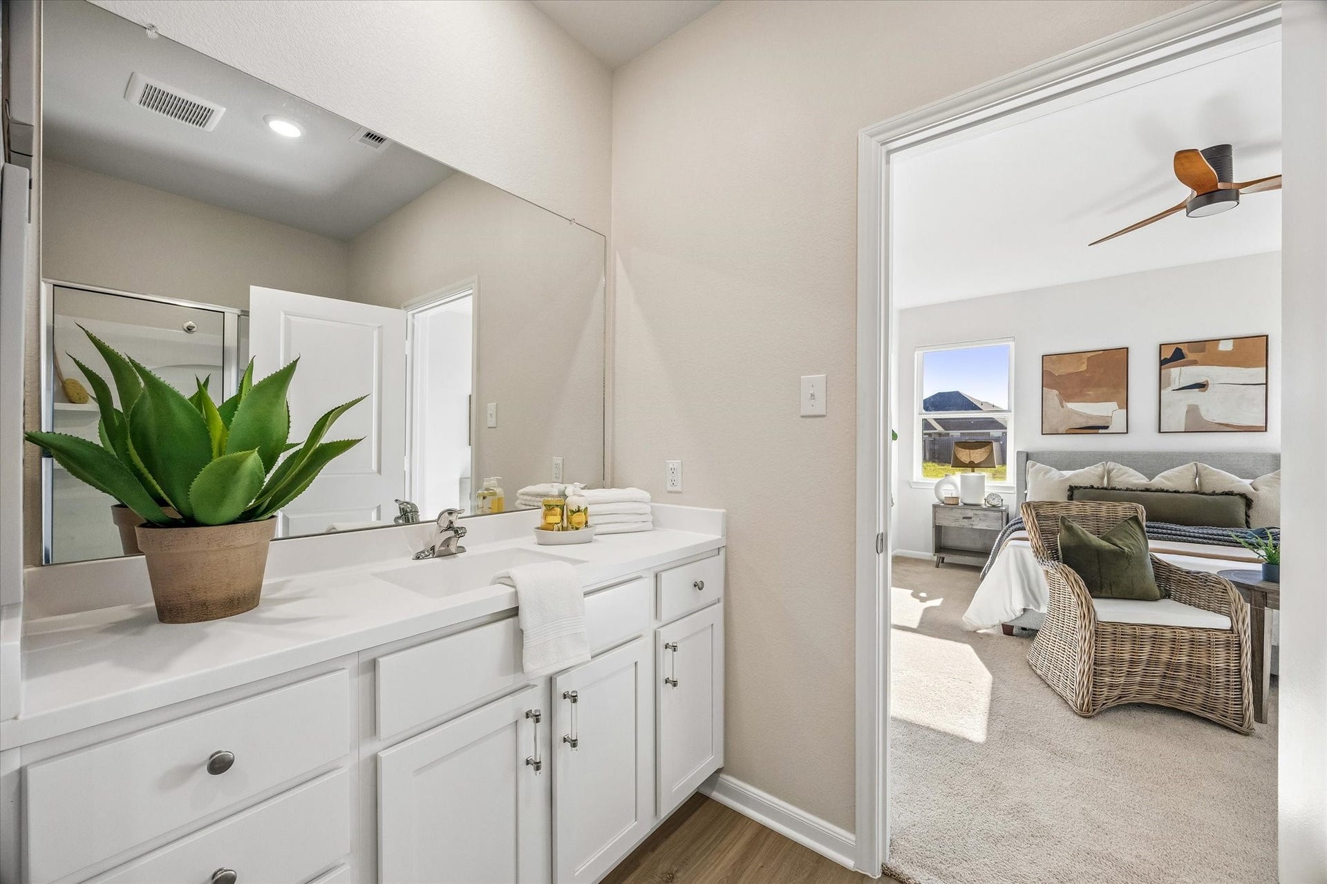 14005 Freeboard Drive, Texas City, TX 77510 Primary Bathroom