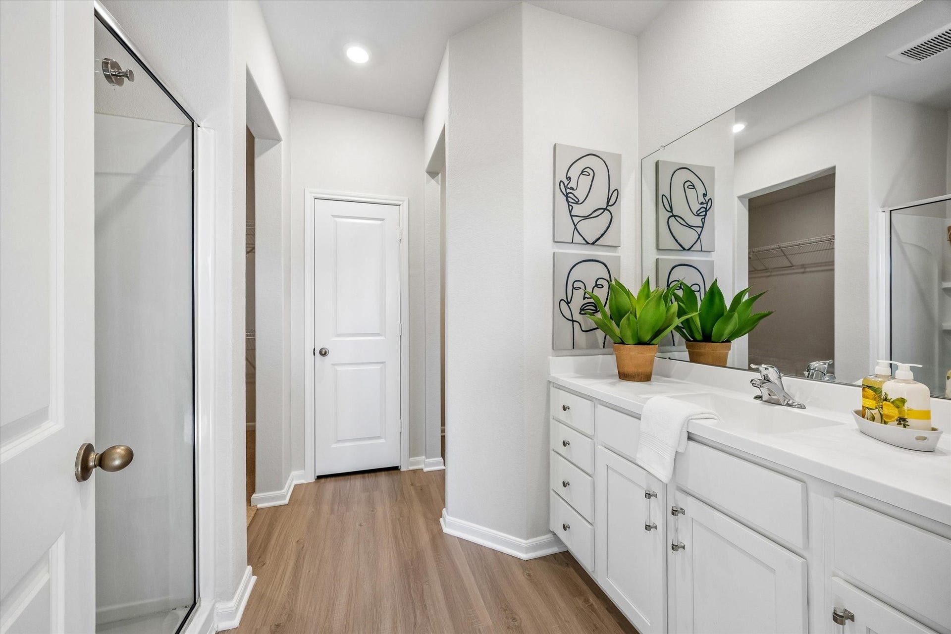 14005 Freeboard Drive, Texas City, TX 77510 Primary Bathroom
