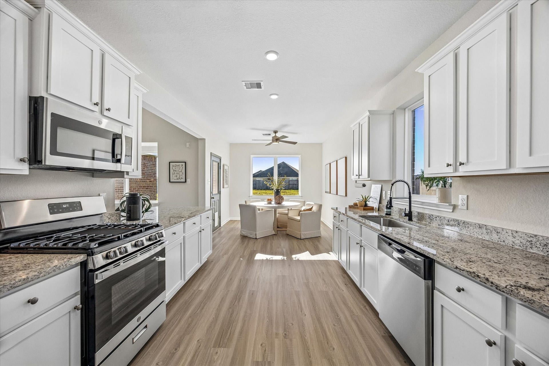 14005 Freeboard Drive, Texas City, TX 77510 Kitchen