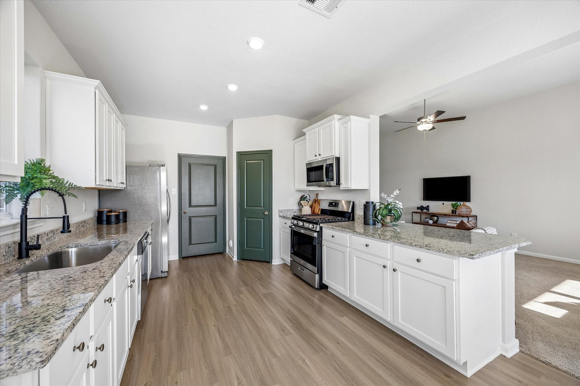 14005 Freeboard Drive, Texas City, TX 77510 Kitchen