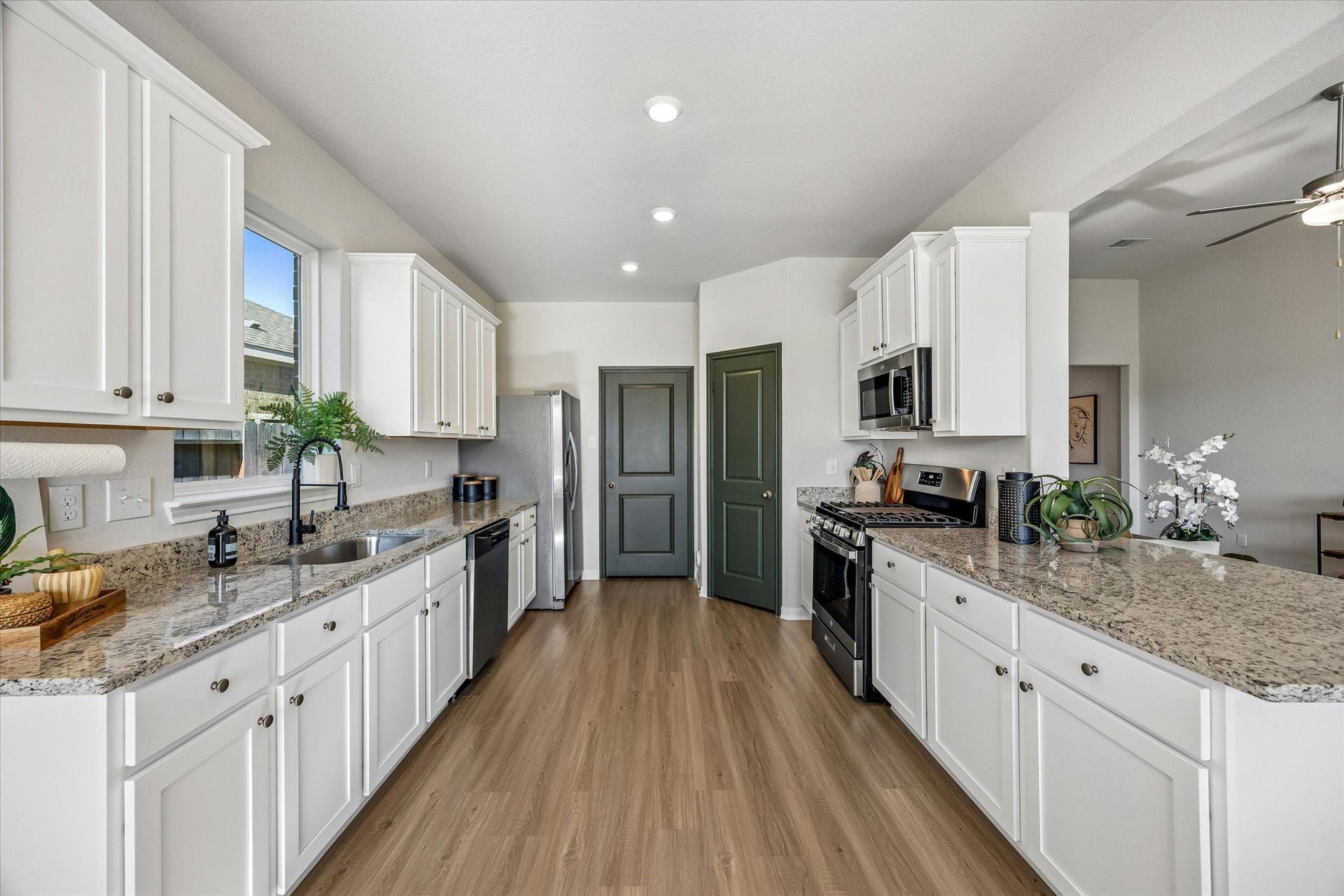 14005 Freeboard Drive, Texas City, TX 77510 Kitchen