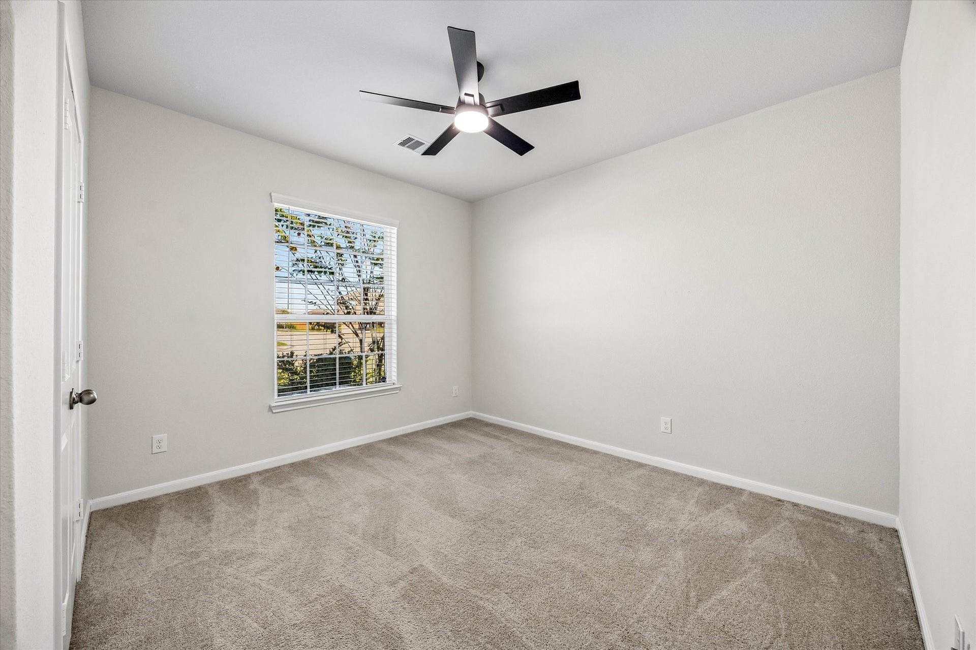 14005 Freeboard Drive, Texas City, TX 77510 Guest Bedroom 1