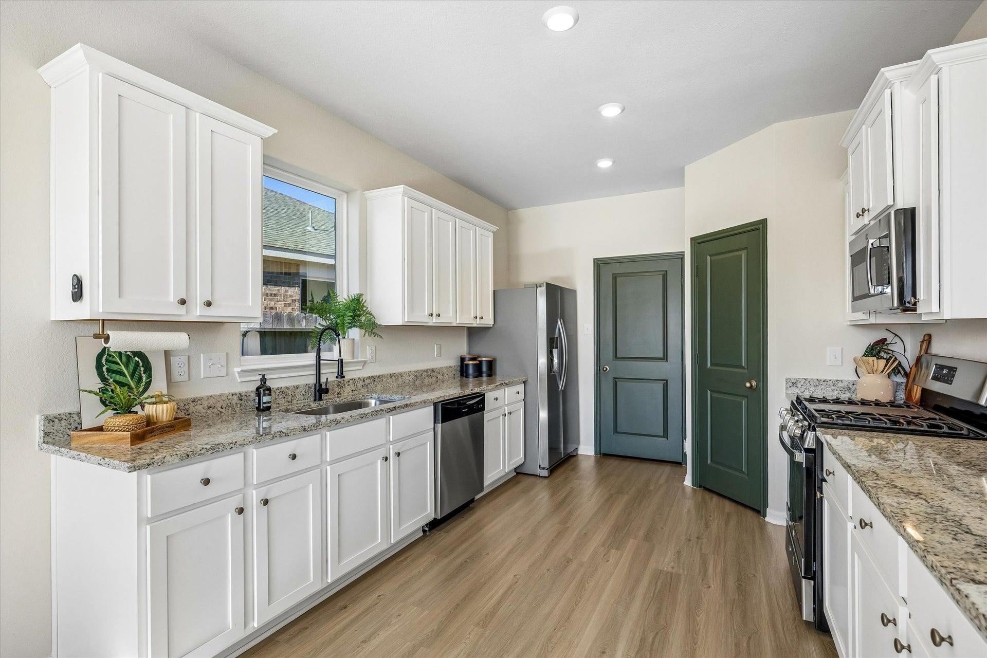 14005 Freeboard Drive, Texas City, TX 77510 Kitchen