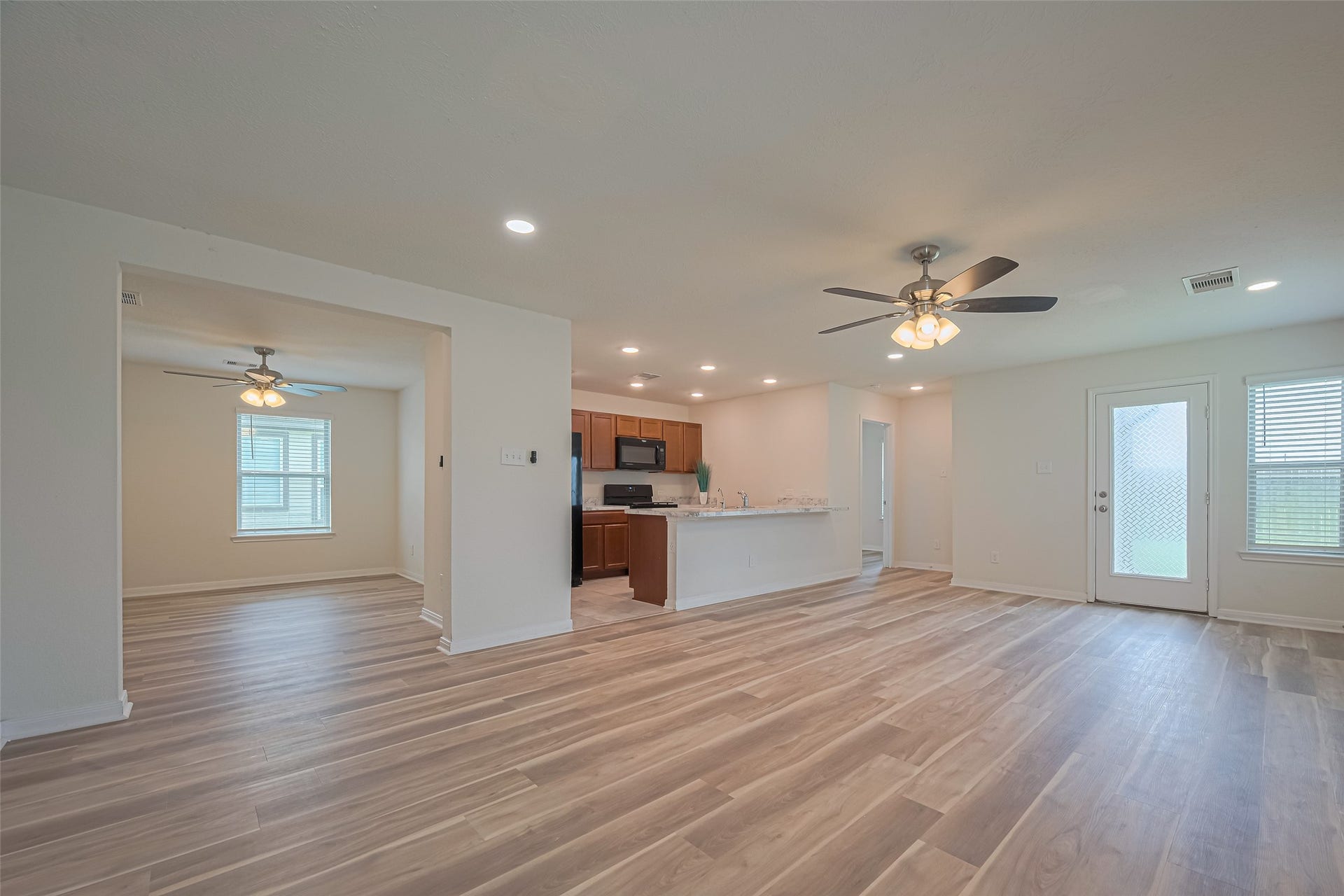 Living room/ Kitchen Combo