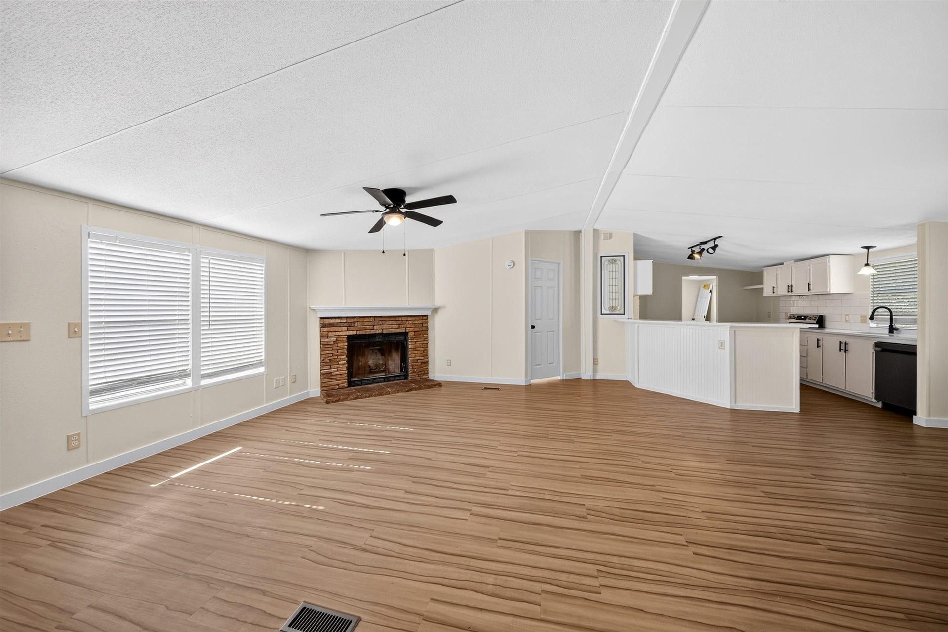 27184 Lazy S Street, Splendora, TX 77372 27184 Lazy S Street, Splendora, TX 77372