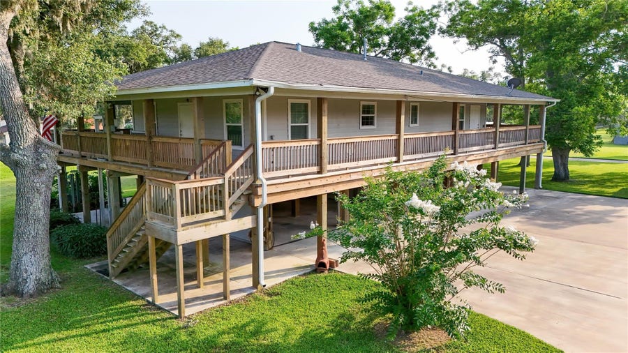 Property photo for 915 Live Oak Drive, Jones Creek, TX