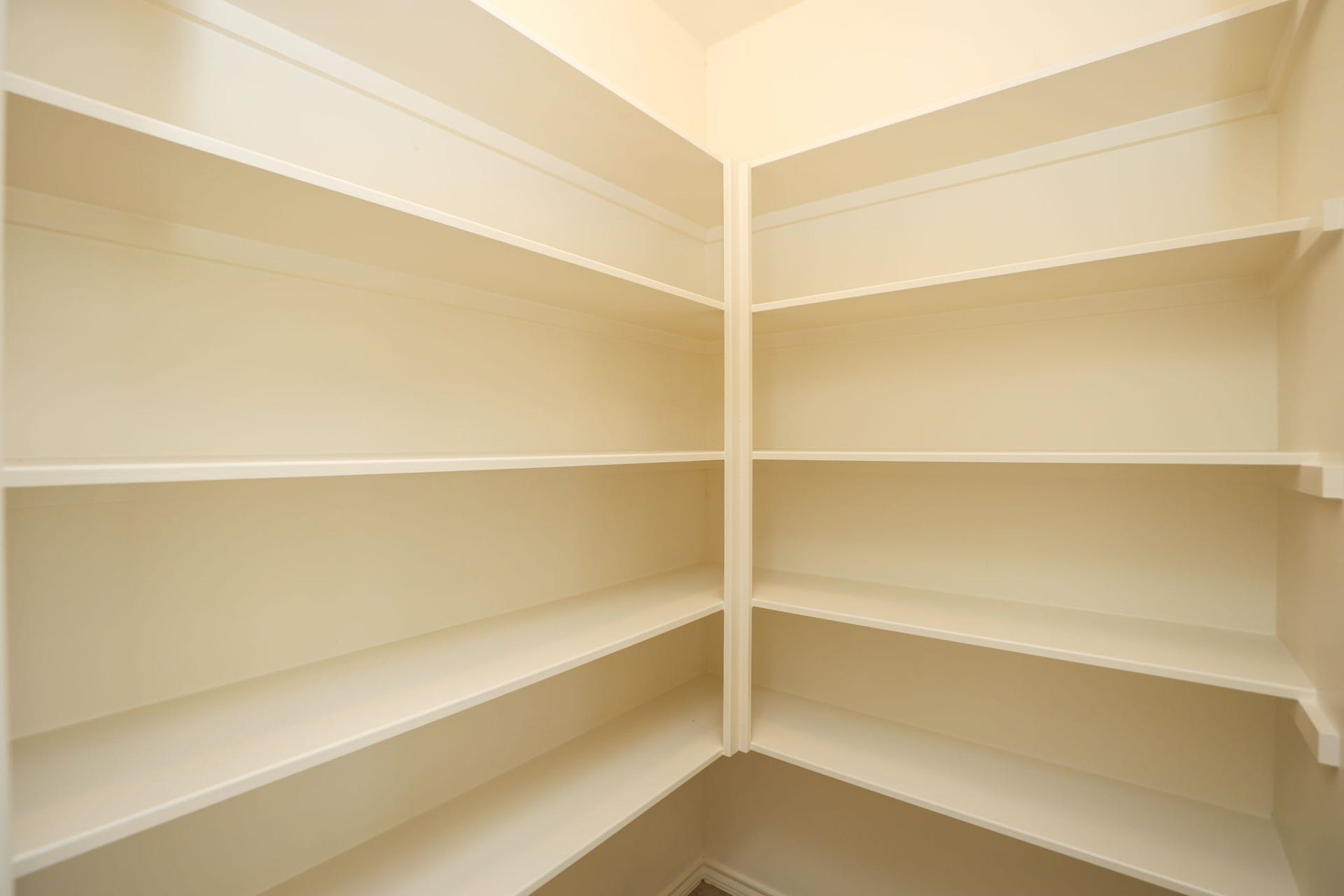 4814 Mosaic Canyon Court, Humble, TX 77396 Full pantry for all of your food and appliances! Whole home has been freshly painted for its new owner!