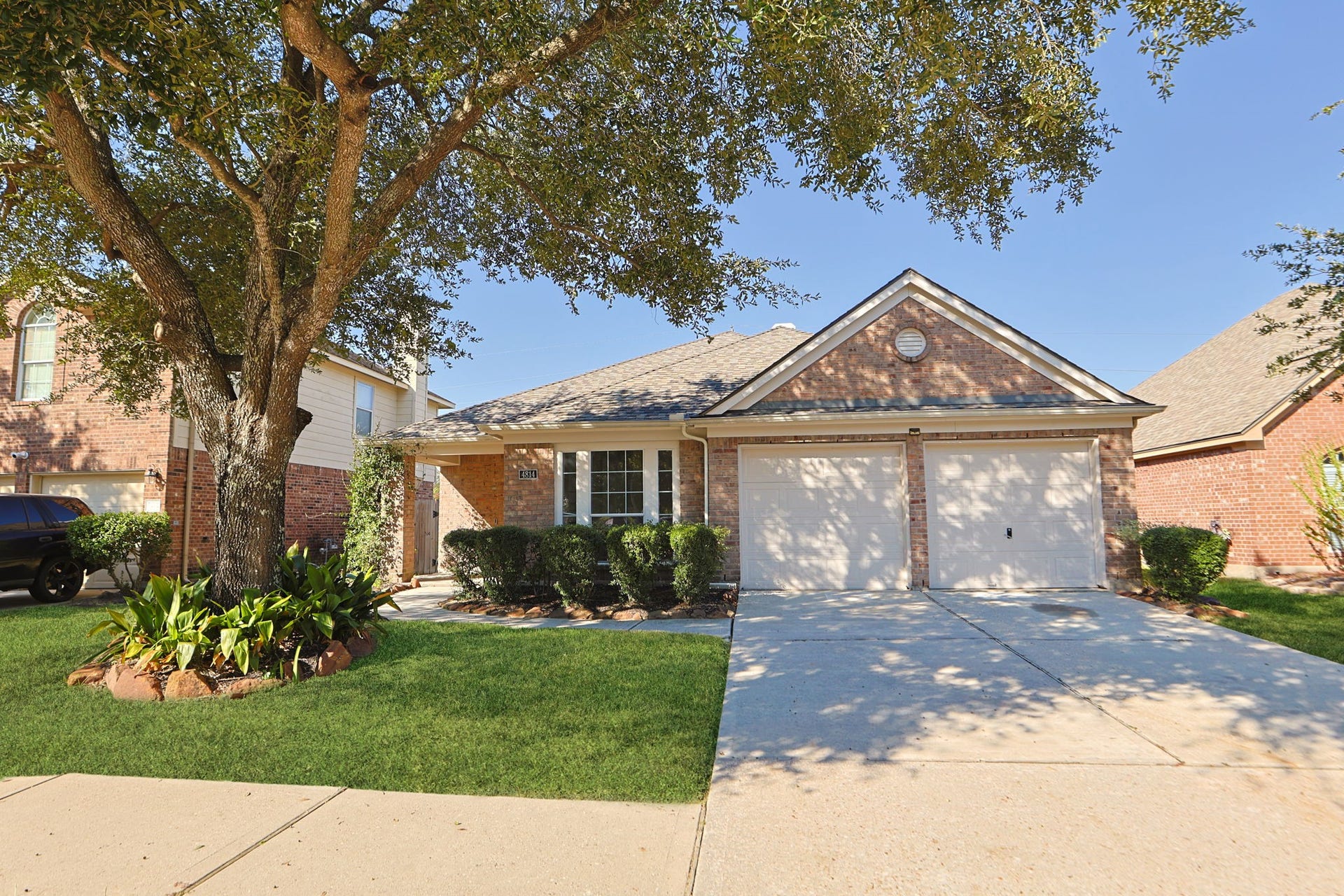4814 Mosaic Canyon Court, Humble, TX 77396 Last view of this great new home! Call to see it today!