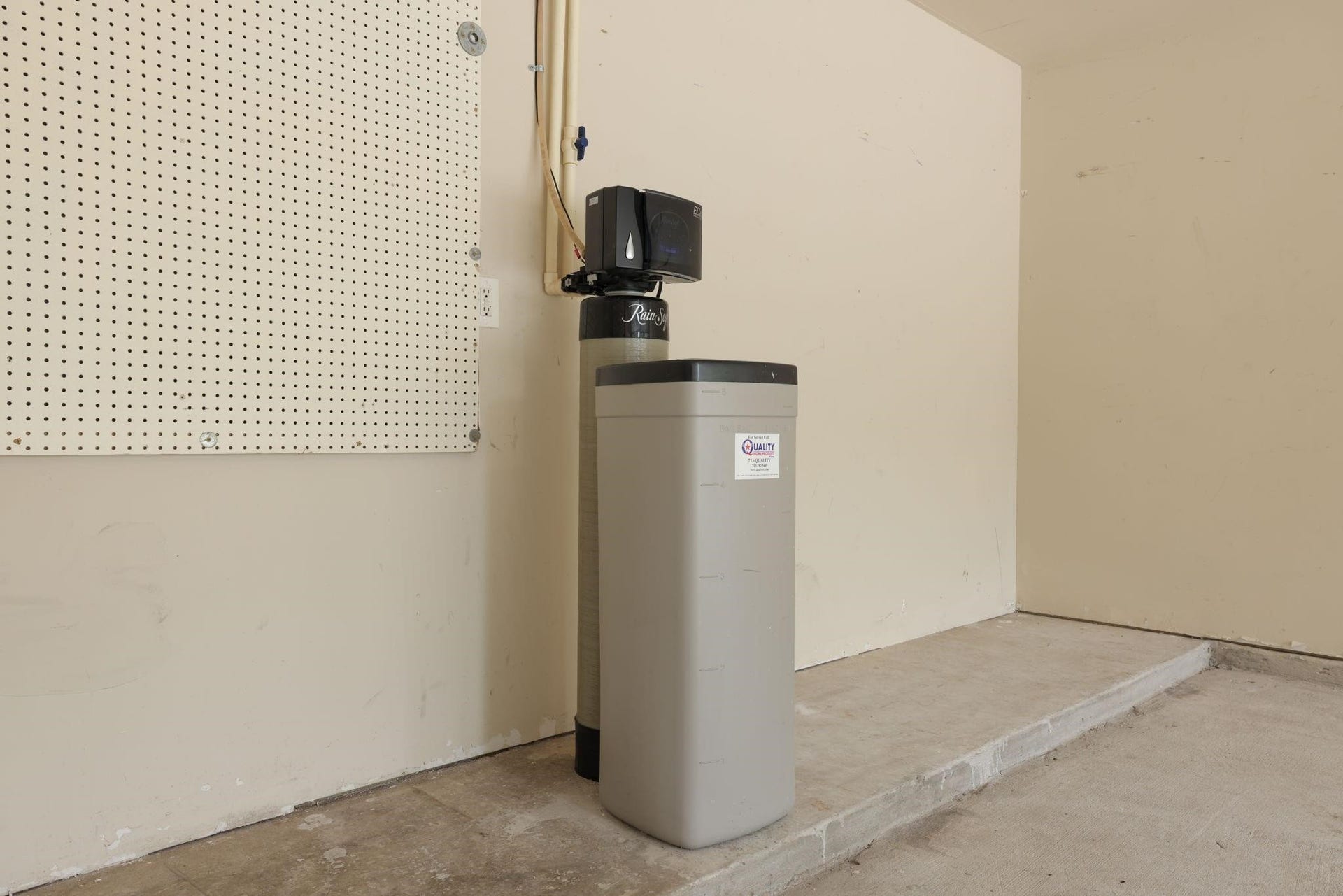 4814 Mosaic Canyon Court, Humble, TX 77396 Whole house water softener is included!