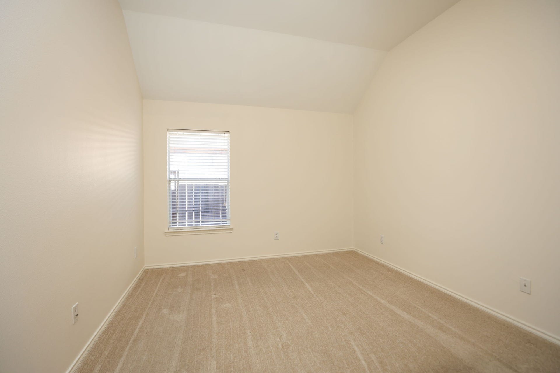 4814 Mosaic Canyon Court, Humble, TX 77396 3rd bedroom is also spacious and bright!