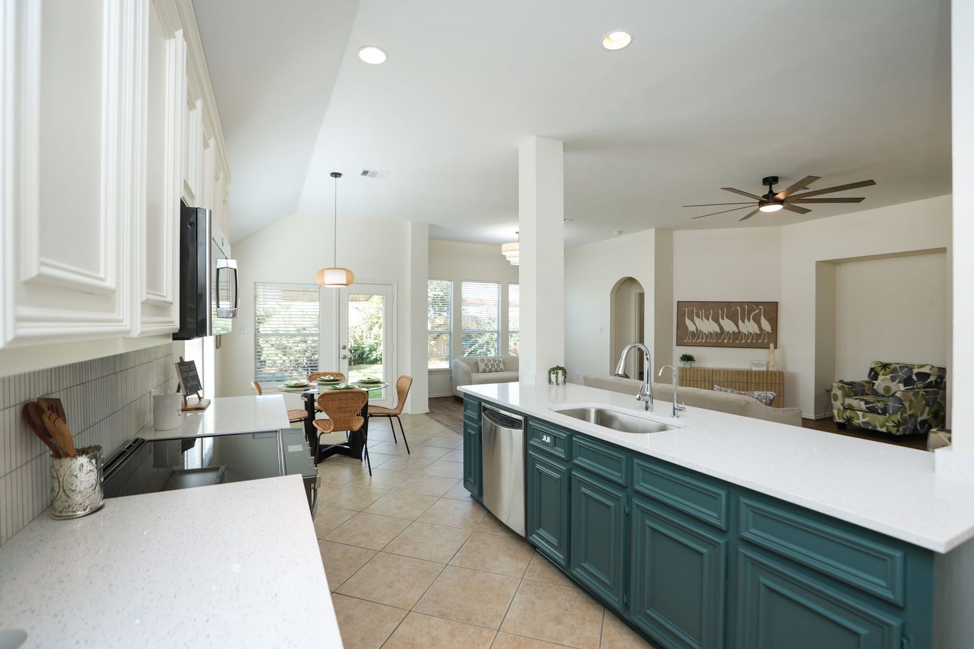 4814 Mosaic Canyon Court, Humble, TX 77396 Spend time in your kitchen AND with your loved ones in this open concept main living area!