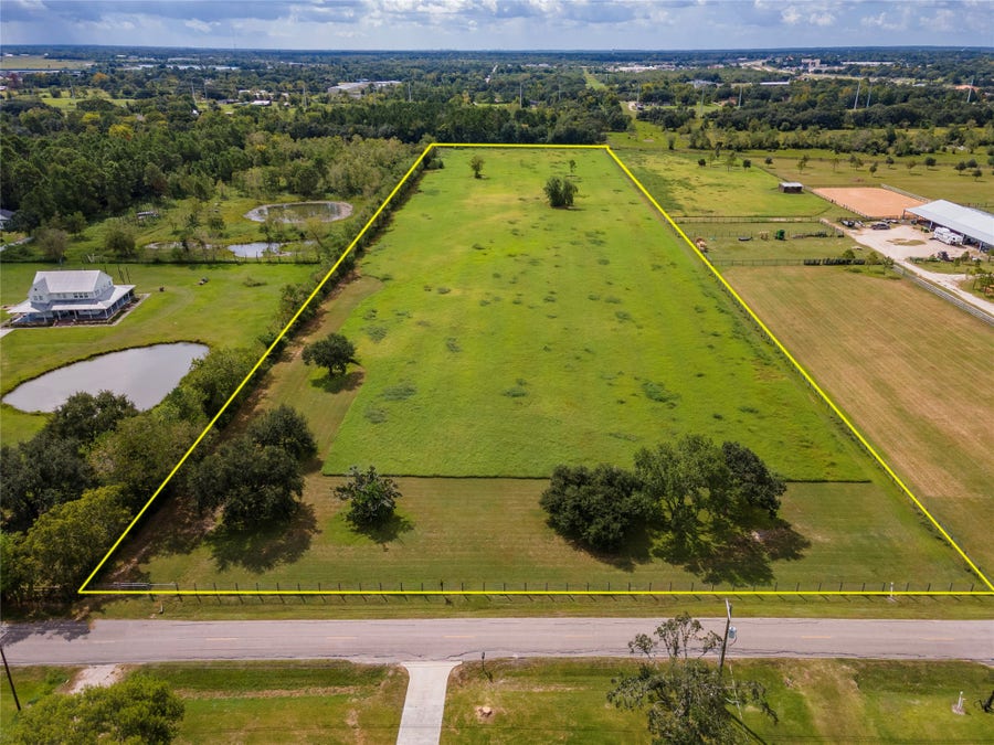 Property photo for 2126 County Road 367, Alvin, TX